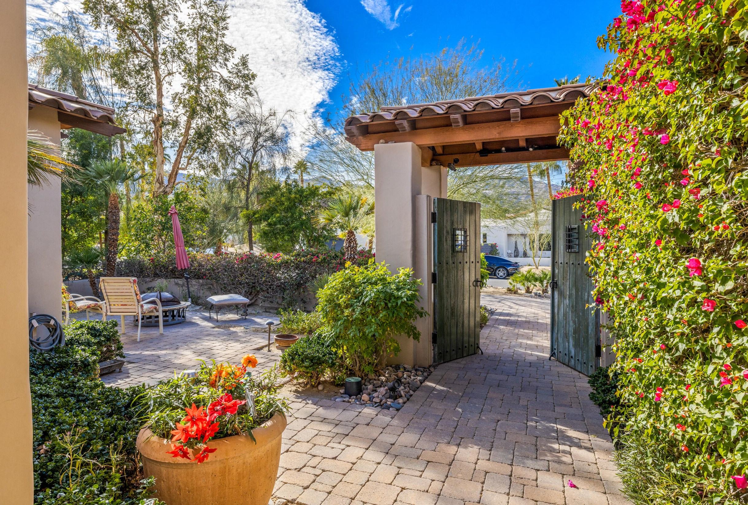 48670 View Dr, Palm Desert, CA 92260-6723