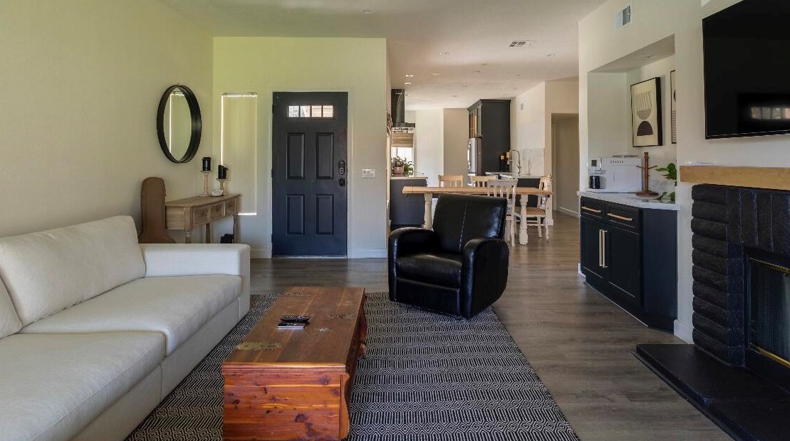 188 Firestone Dr, Palm Desert, CA 92211-1717