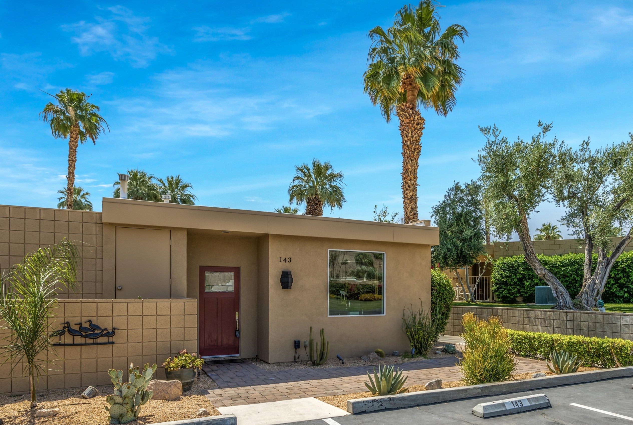 143 Sandpiper St, Palm Desert, CA 92260-3485
