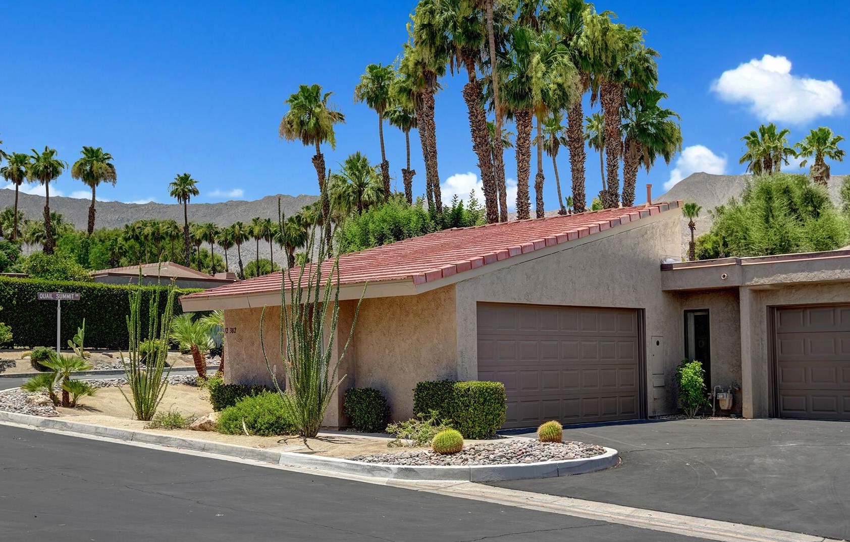 72382 Rolling Knolls Dr, Palm Desert, CA 92260-6741