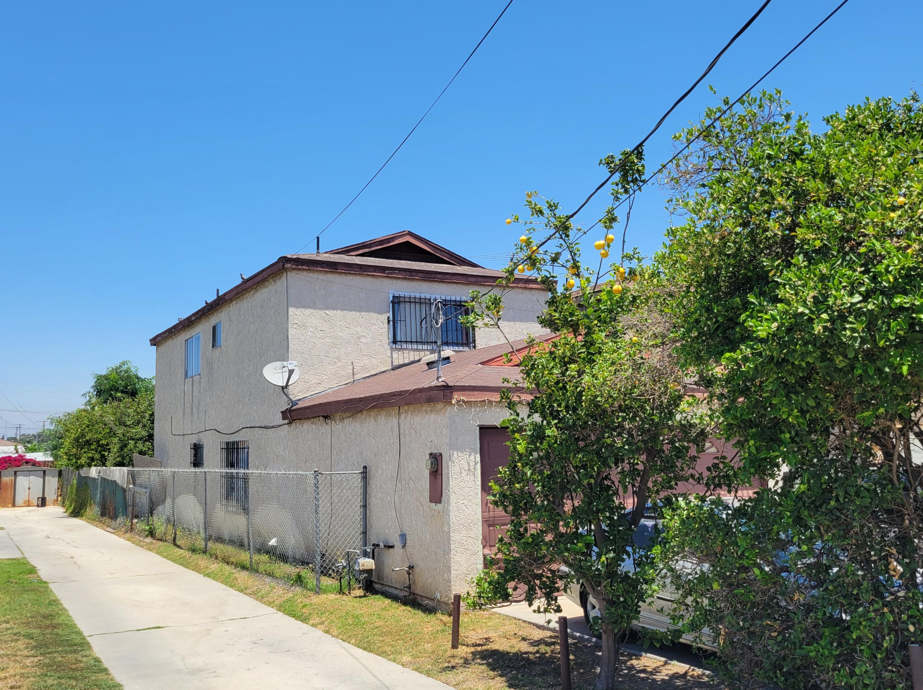 1693 110th St, Los Angeles, CA 90047-4818