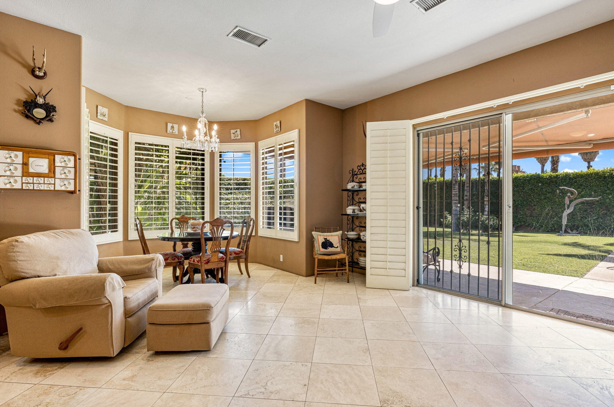 824 Avenida Palmas, Palm Springs CA  92262-5708 exterior
