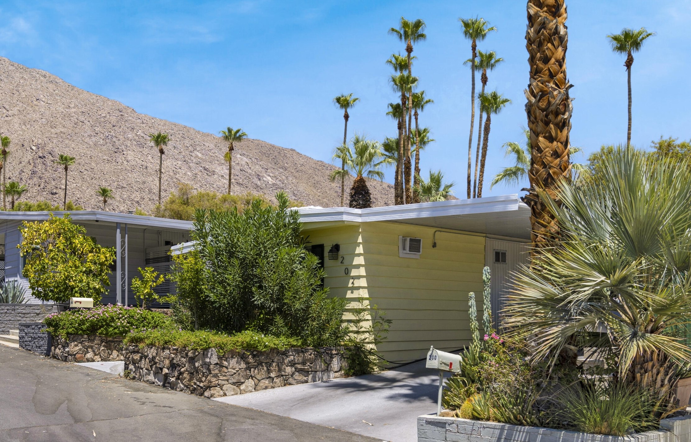 202 Stone Terrace, Palm Springs, CA 92264
