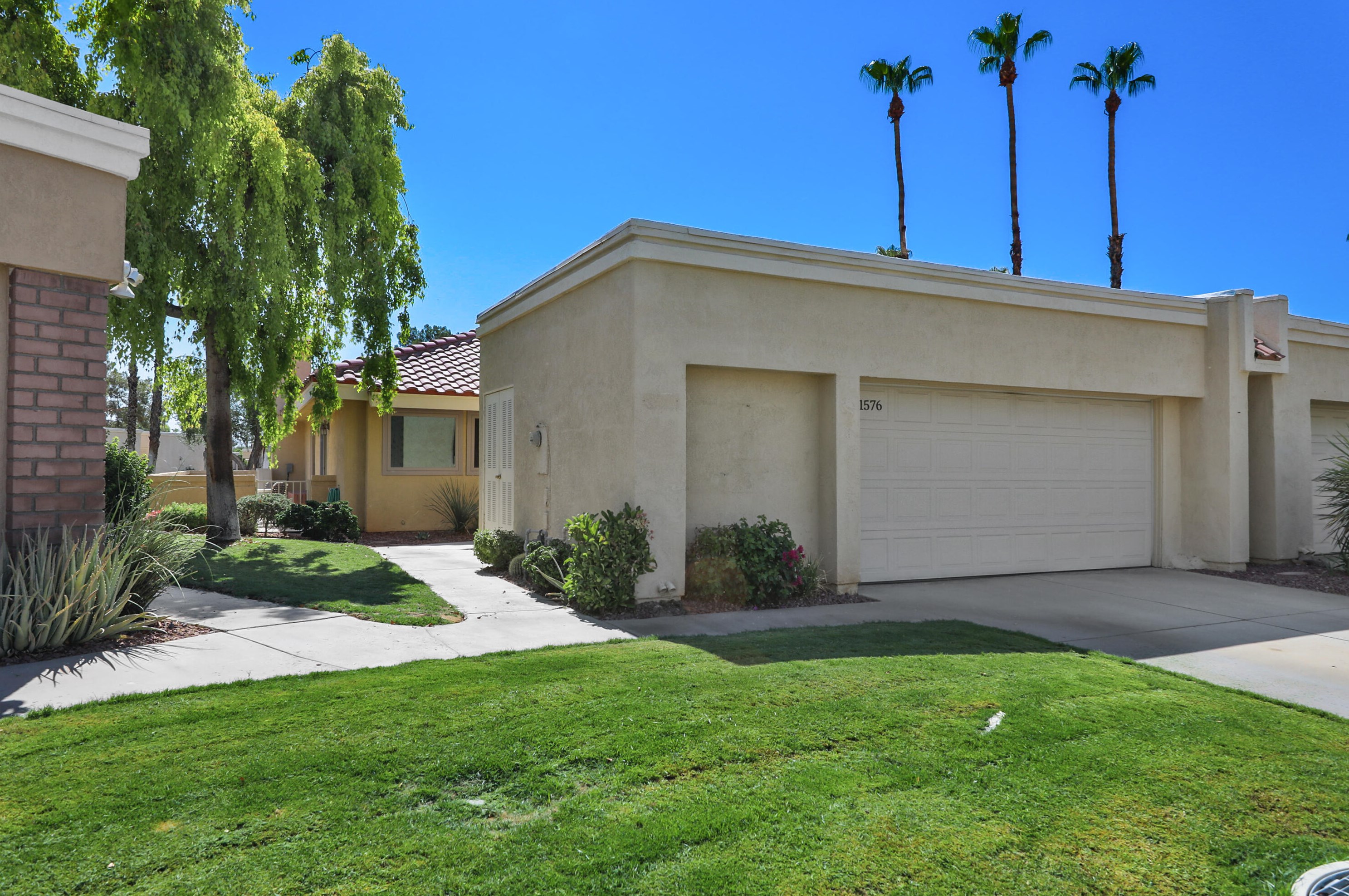 41576 Armanac Ct, Palm Desert, CA 92260-0375