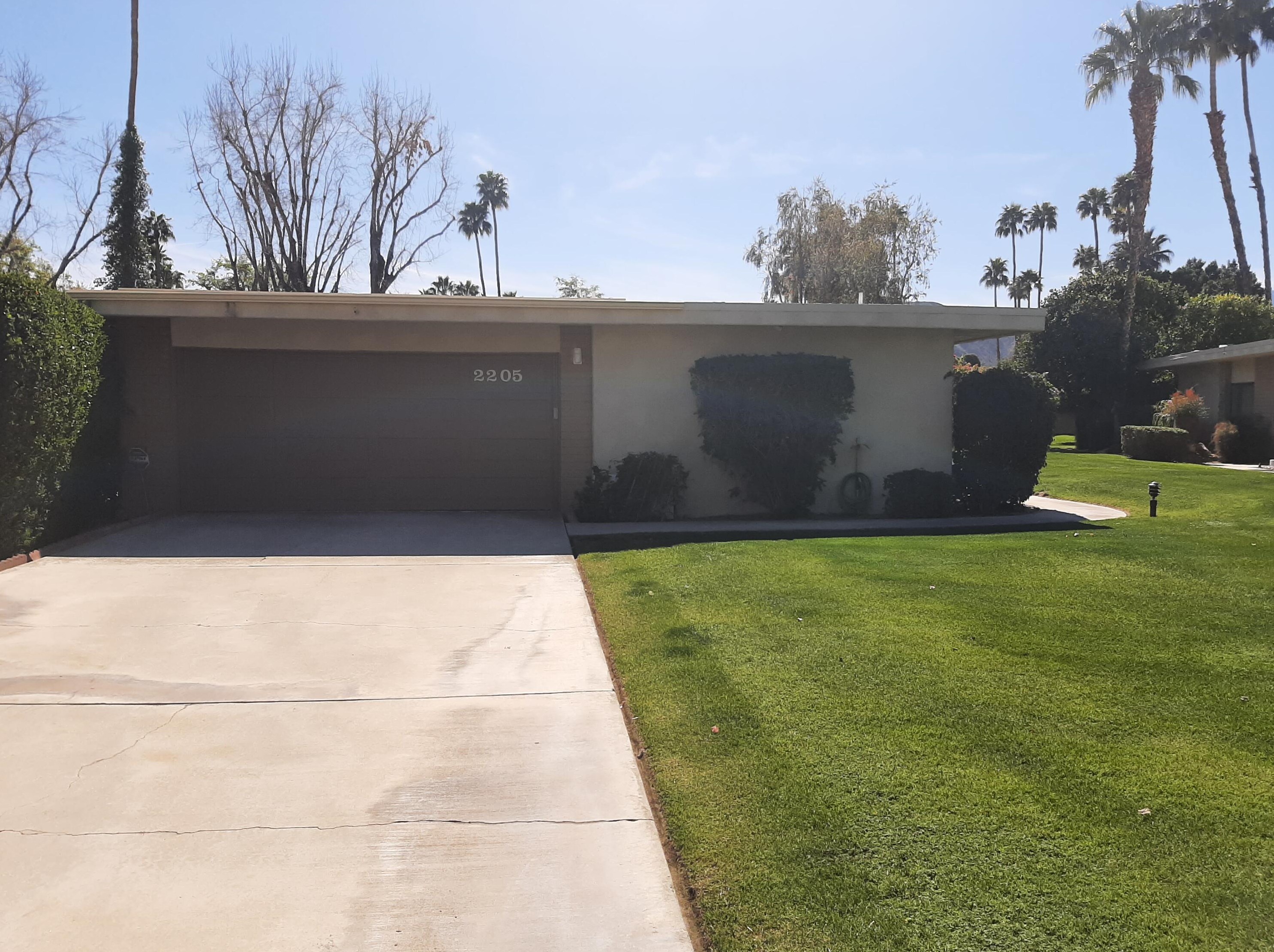 2205 Oakcrest Dr, Palm Springs, CA 92264