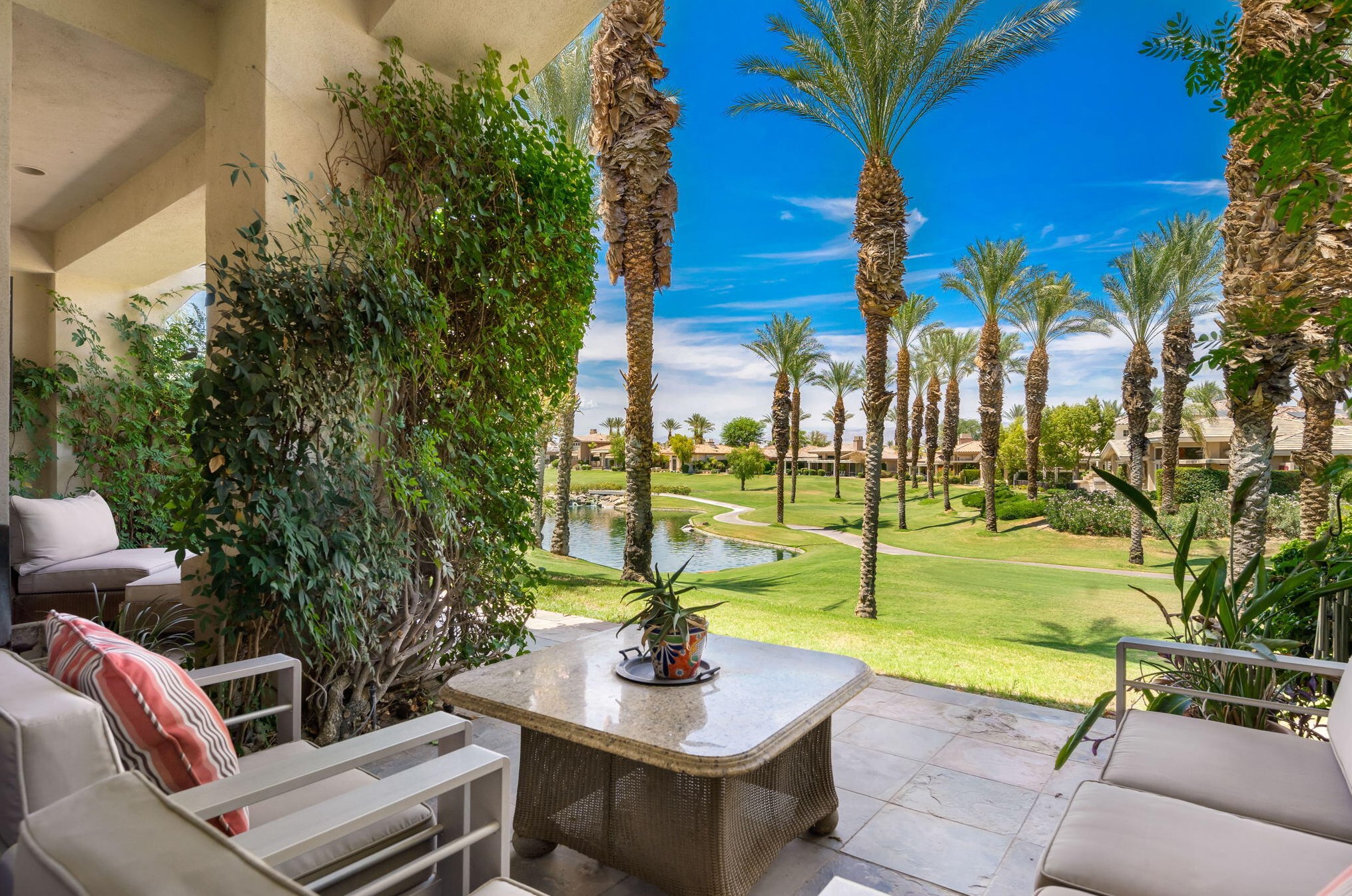 550 Desert Holly Dr, Palm Desert, CA 92211-7419