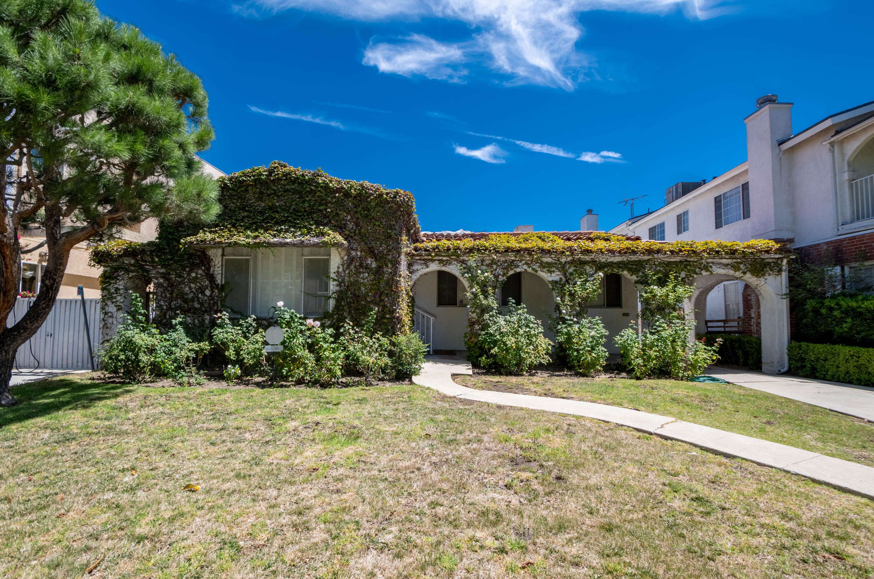 352 Wetherly Dr, Beverly Hills, CA 90211-1626