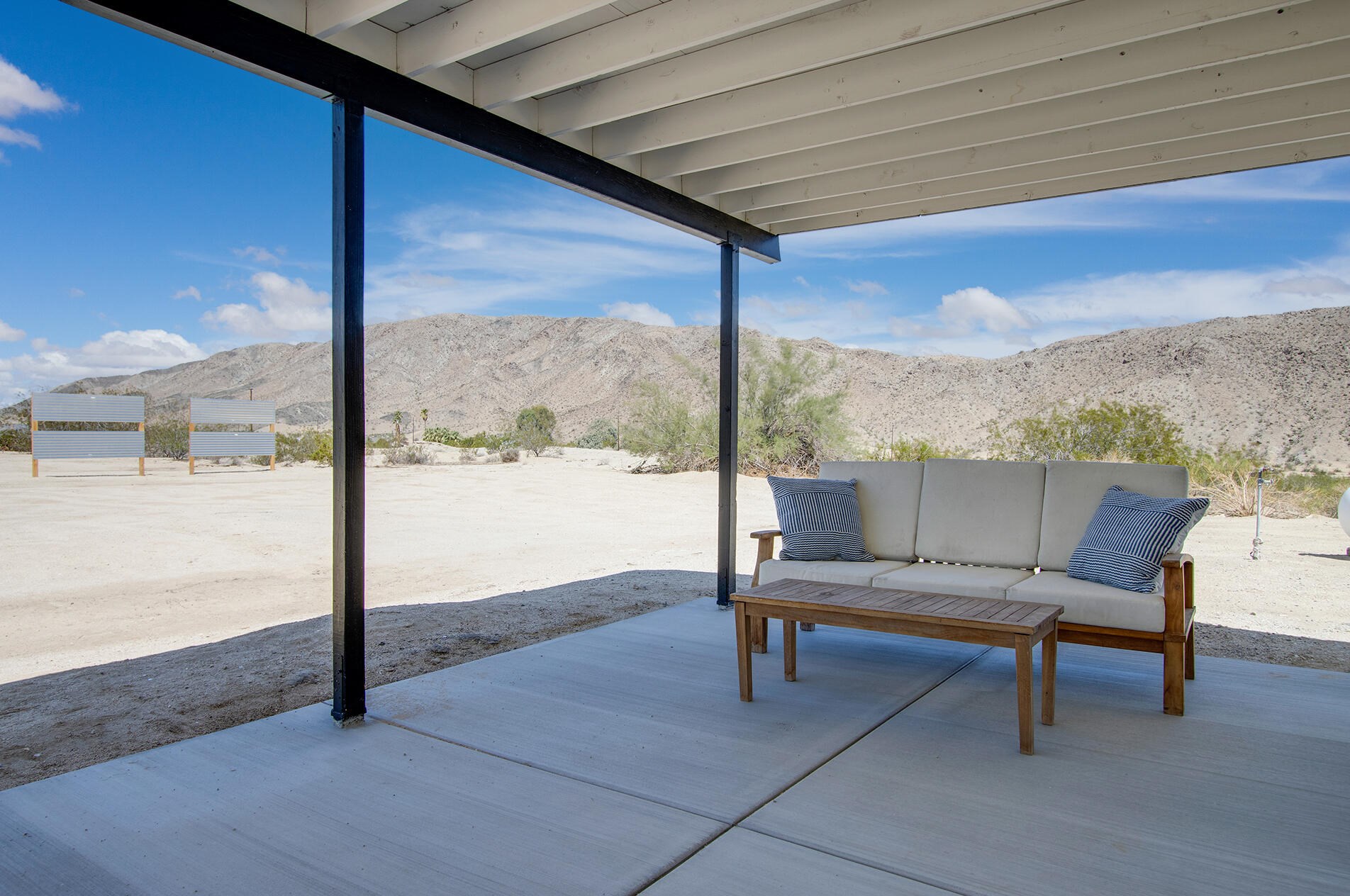 67754 Whitmore Rd, Twntynine Plm CA  92277-6308 exterior