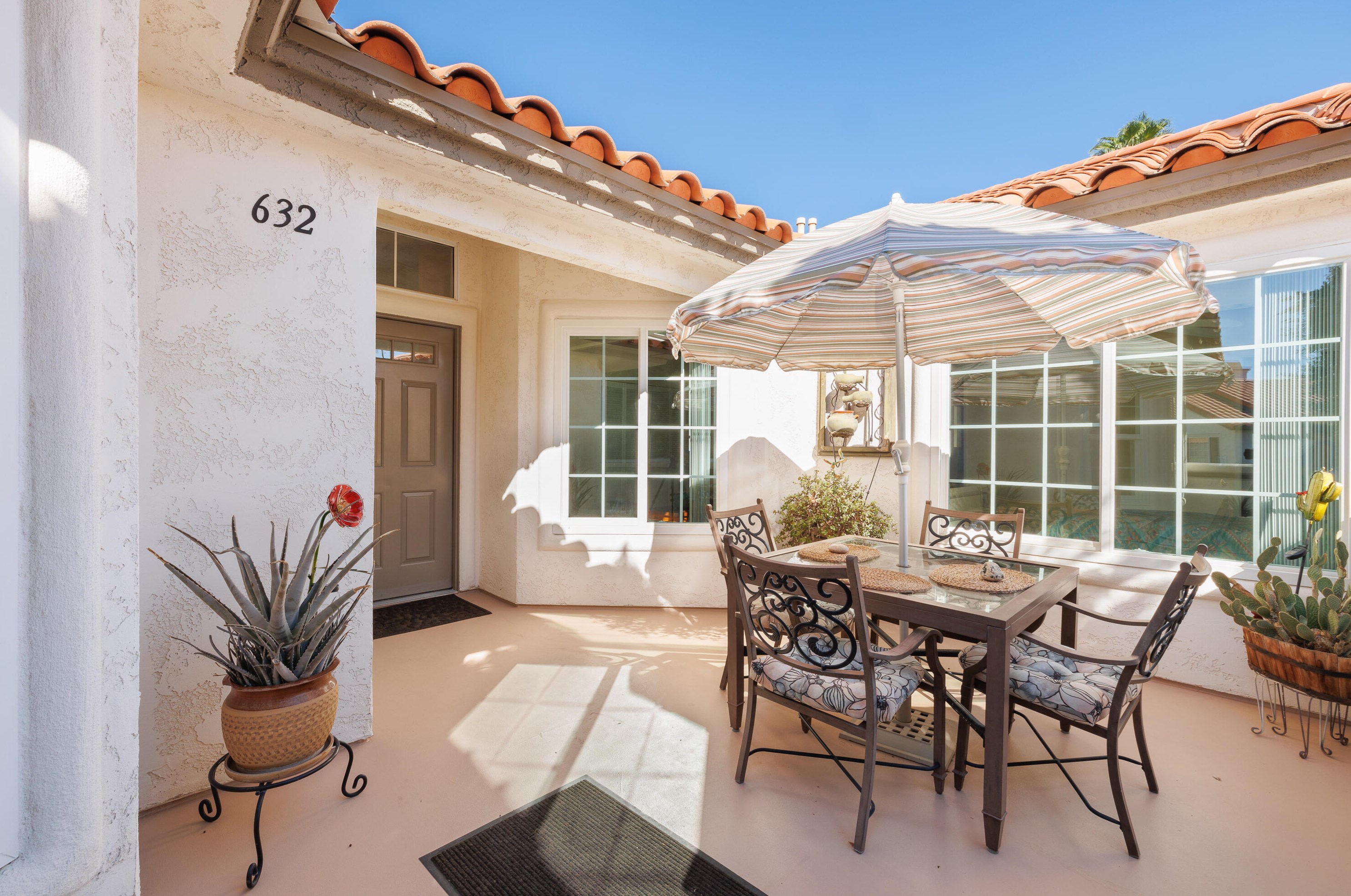 632 Vista Lago Cir, Palm Desert, CA 92211-1702