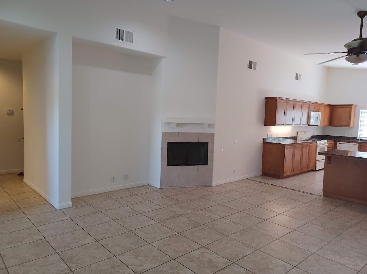 51685 Eisenhower Dr, La Quinta, CA 92253-3158