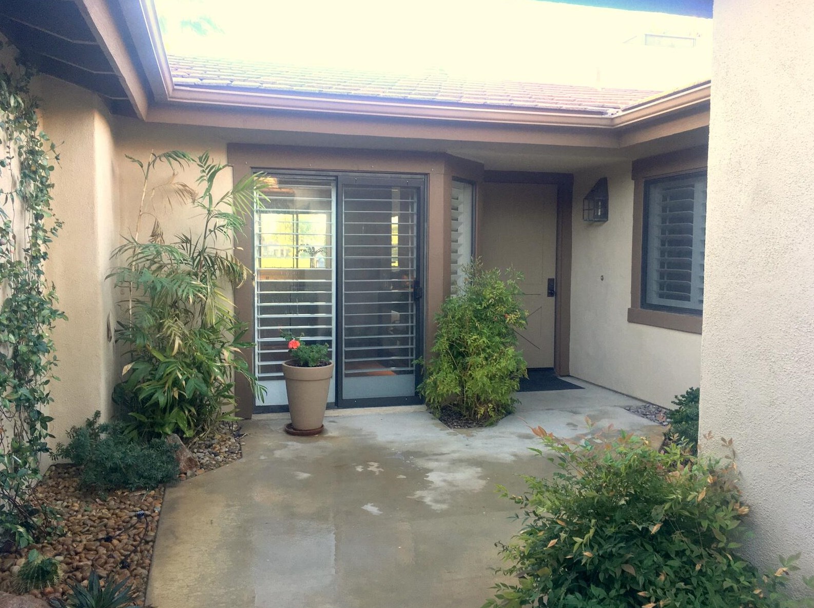 147 Blue River Dr, Palm Desert, CA 92211-3255