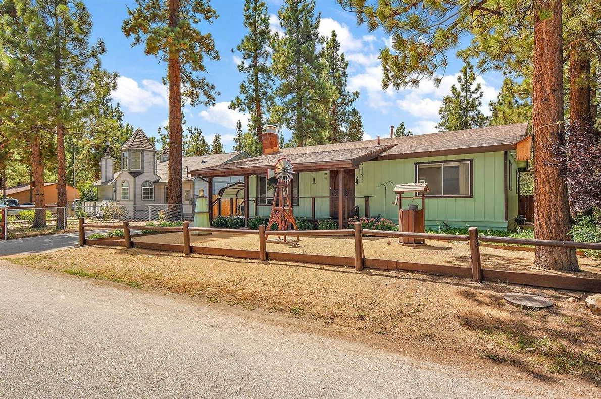 241 Whipple Dr, Big Bear City, CA 92314