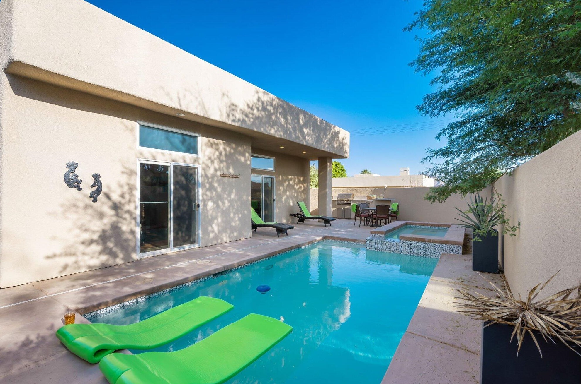 77895 Calle Colima, La Quinta CA  92253-5528 exterior
