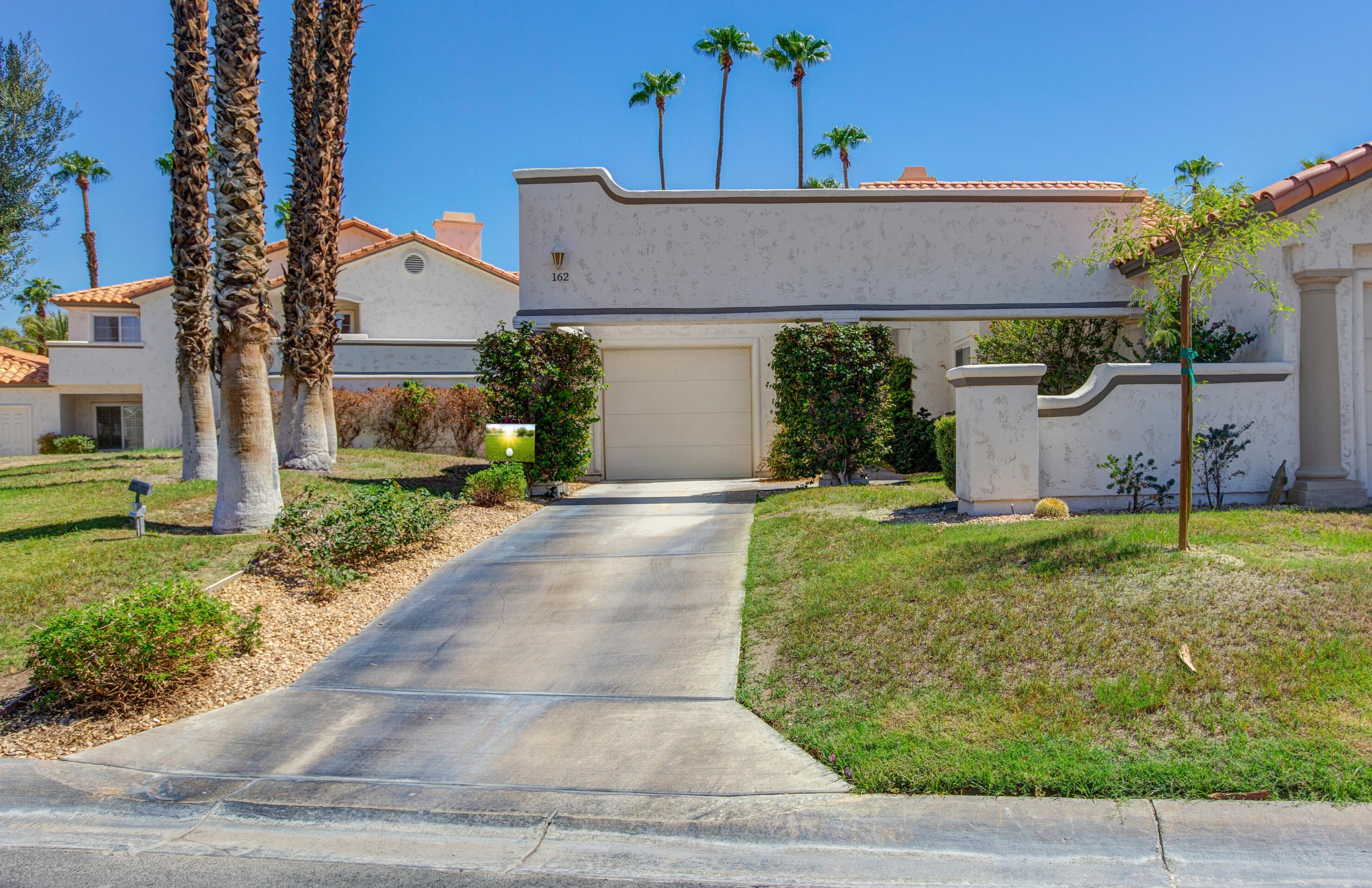 162 Desert Falls Cir, Palm Desert, CA 92211-1748