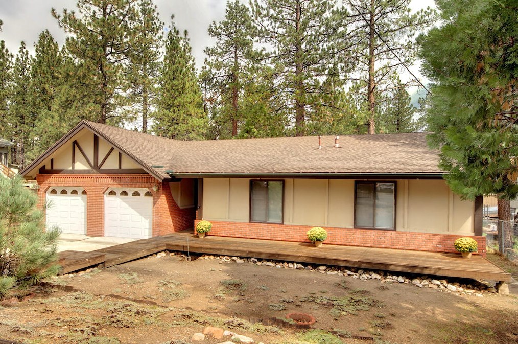 544 Pinewood Dr, Big Bear City, CA 92314