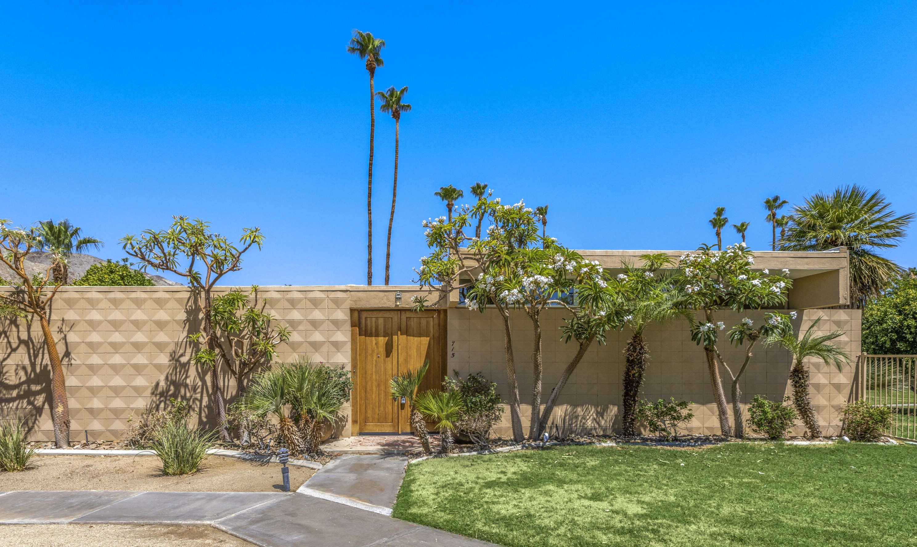 72783 El Paseo, Palm Desert, CA 92260-3454