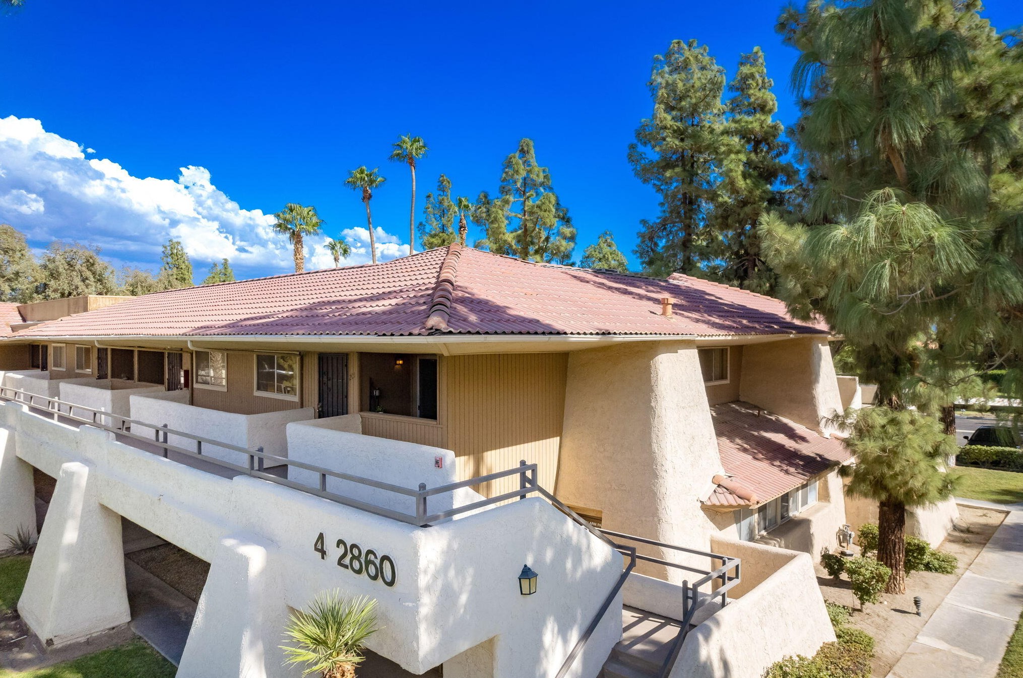 2860 N Los Felices Rd #201, Palm Springs, CA 92262