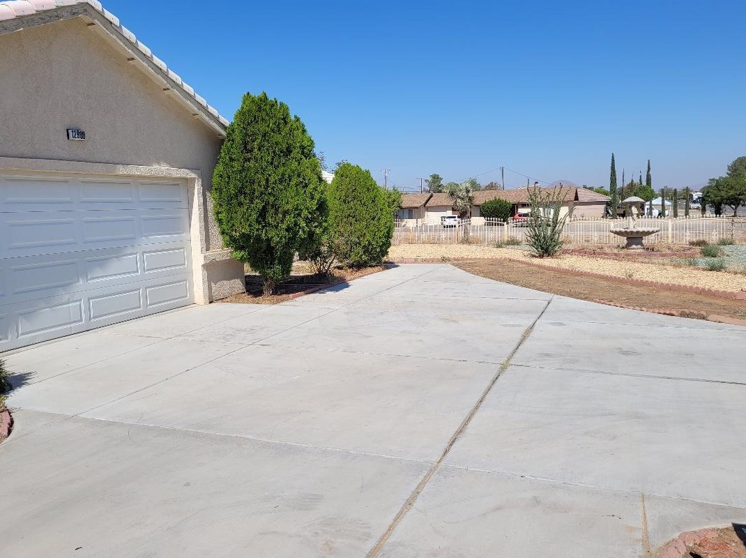 12980 Kiowa Rd, Apple Valley, CA 92308-6447