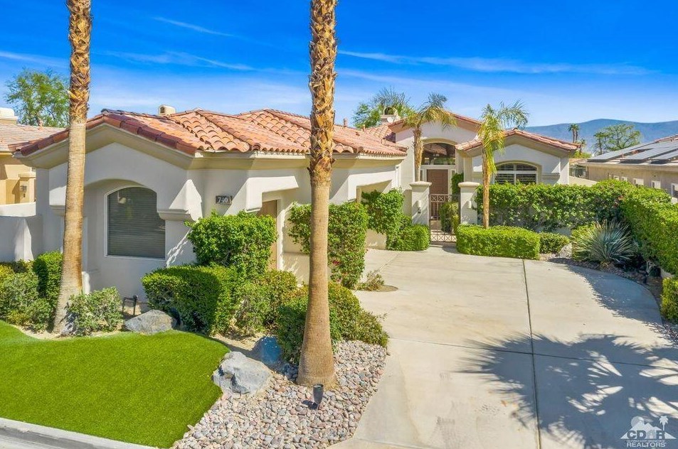740 Hawk Hill Trl, Palm Desert, CA 92211-7496
