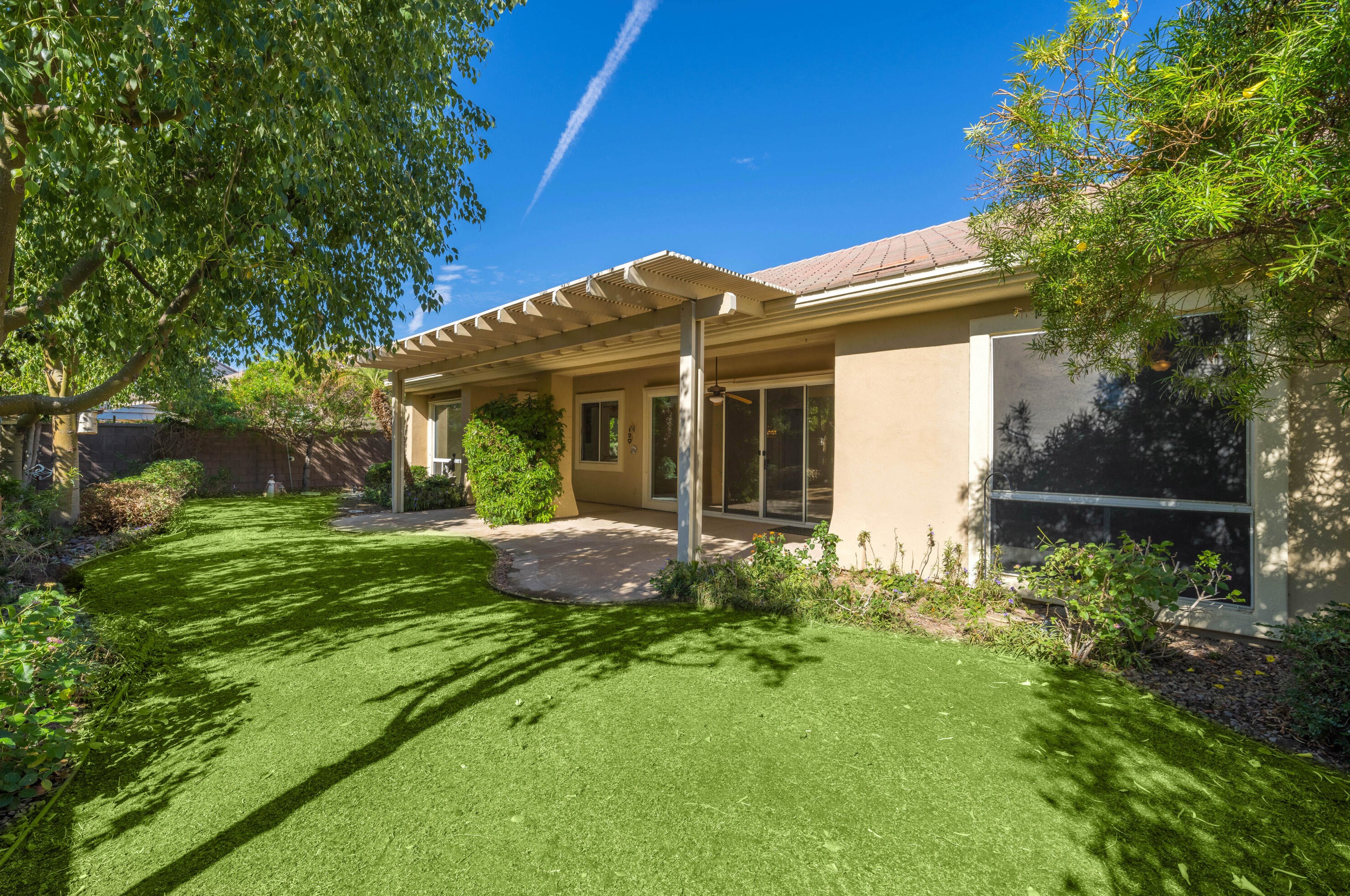 78221 Hollister Dr, Palm Desert, CA 92211-3717
