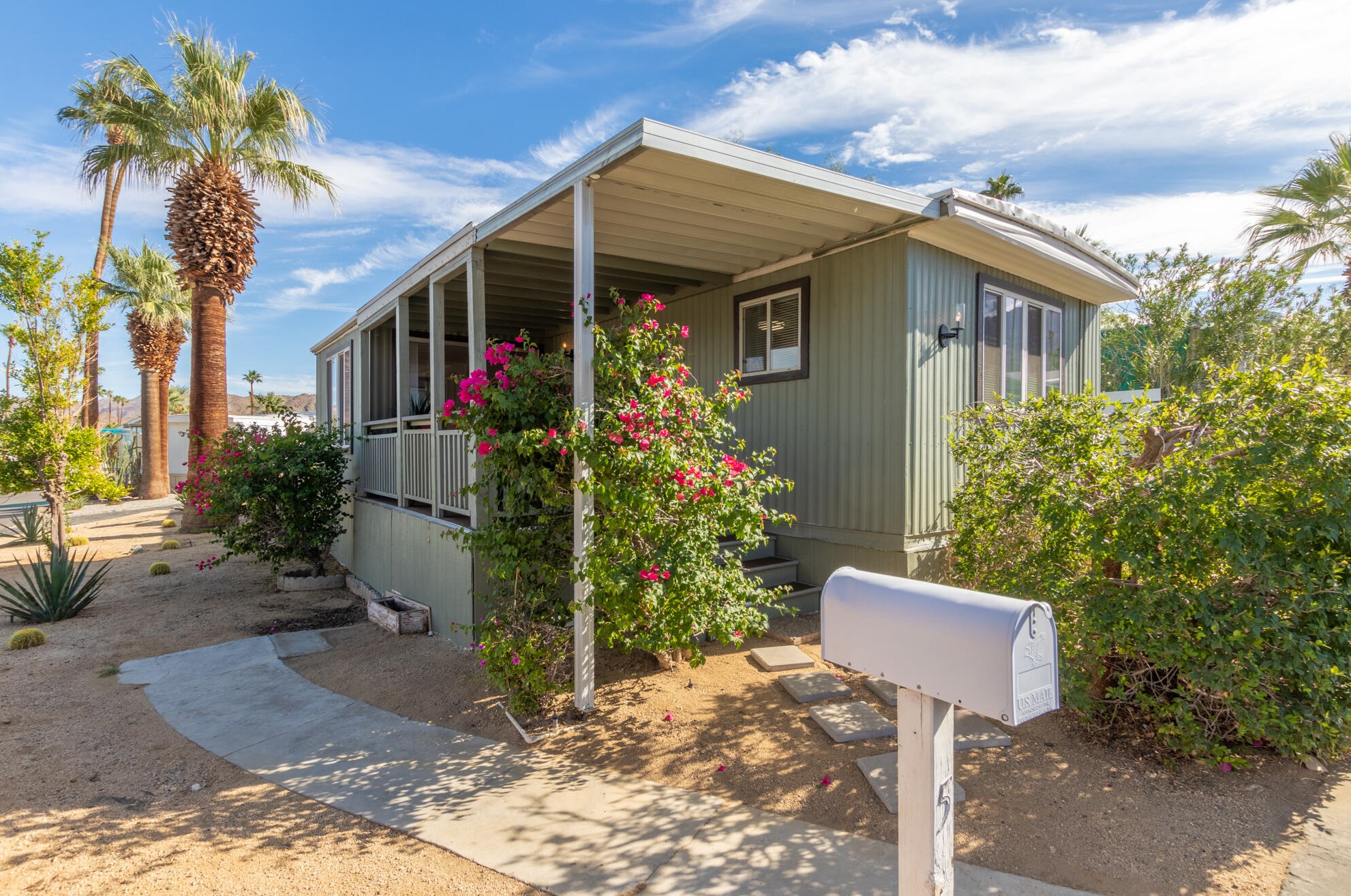 5 Lucky G Dr, Palm Desert, CA 92260