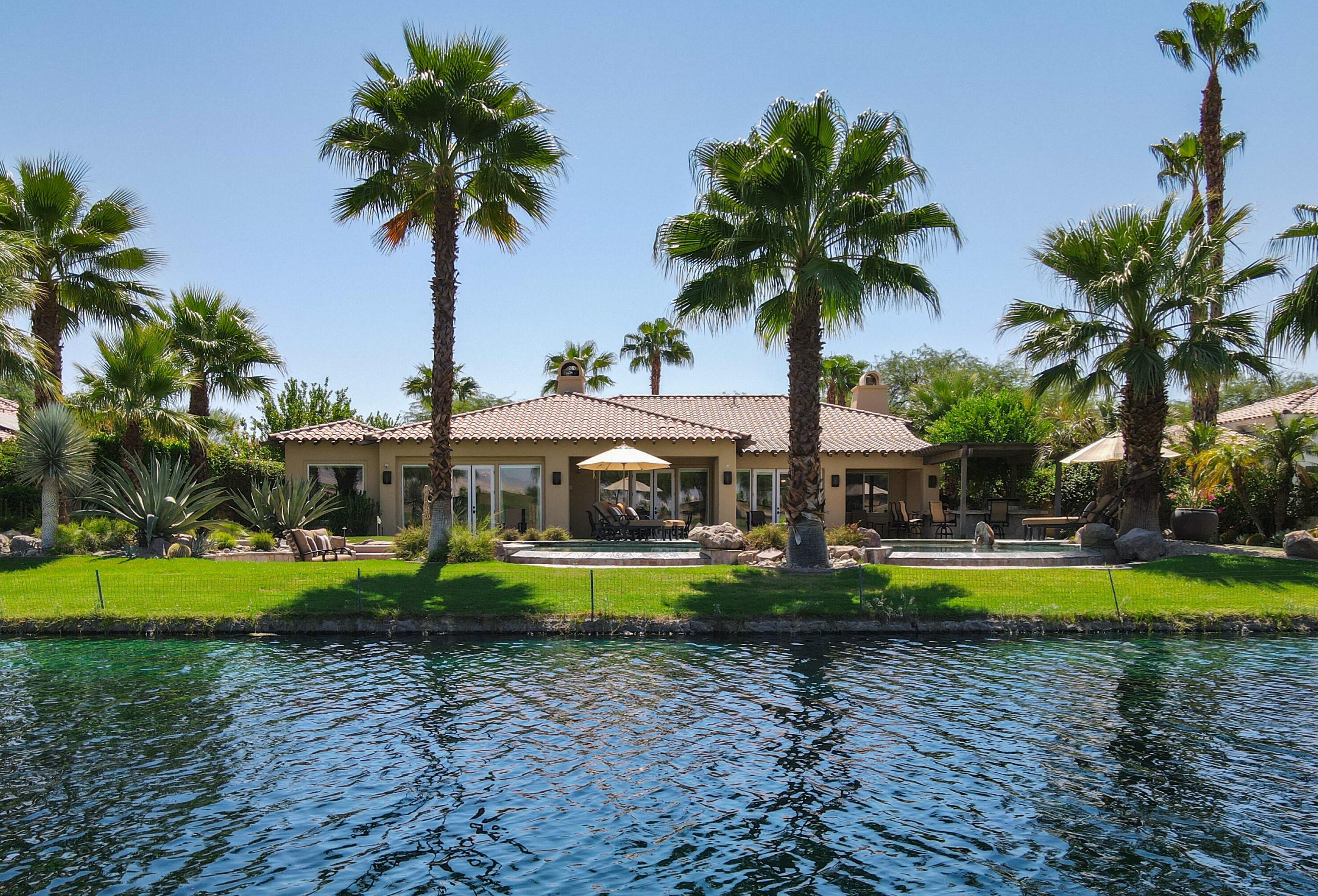 392 Loch Lomond Rd, Rancho Mirage, CA 92270
