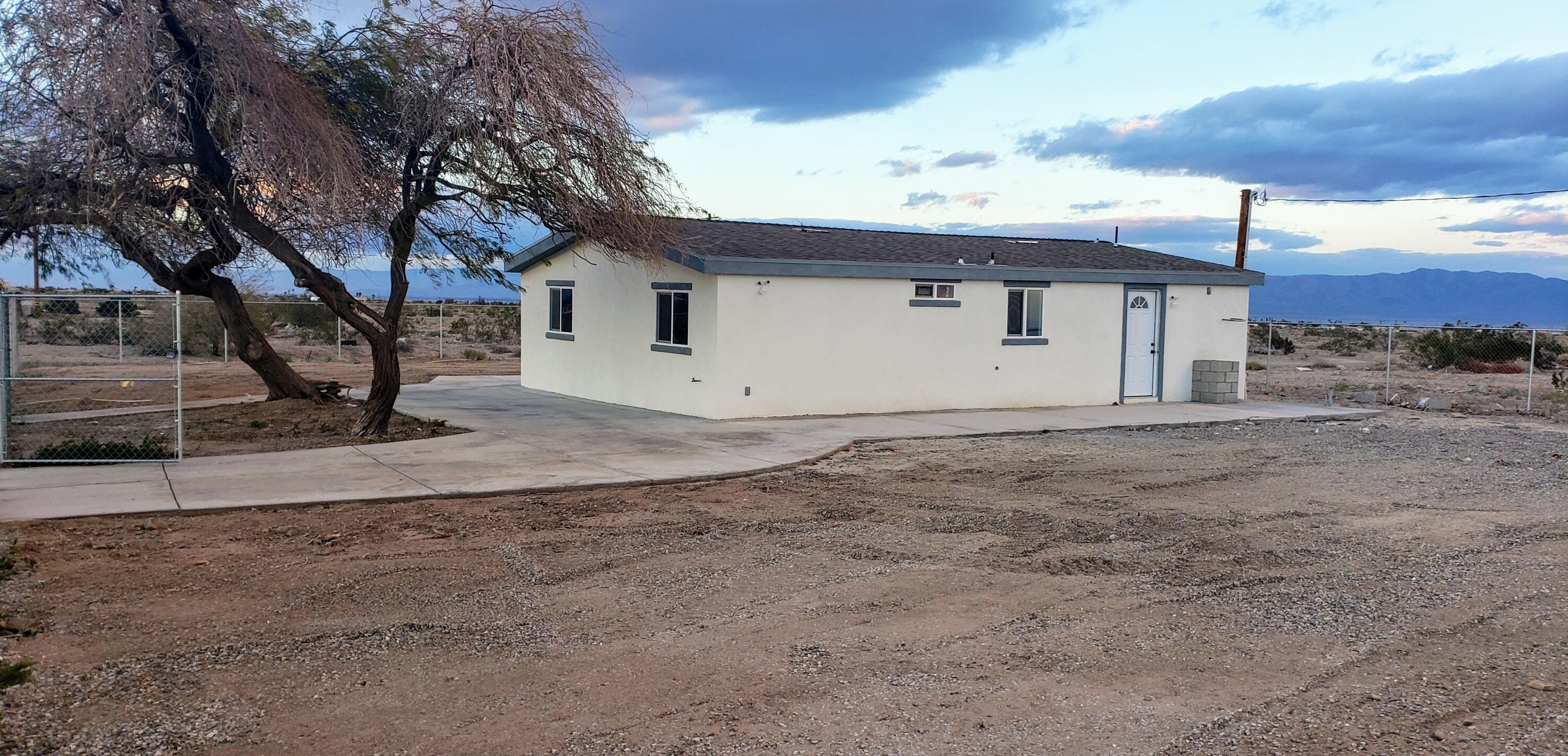 1121 Sea Kist Ave, Thermal CA  92274-6585 exterior