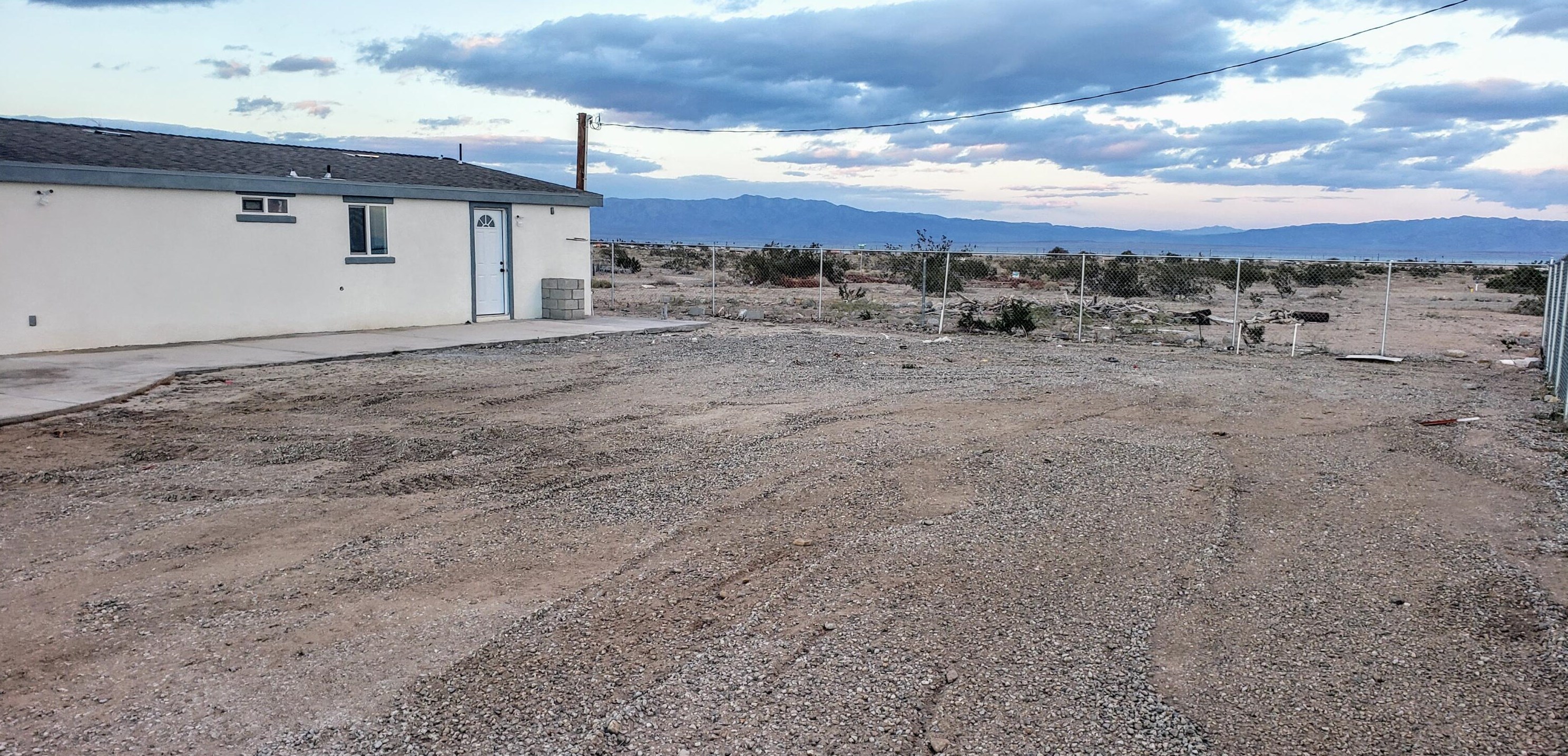 1121 Sea Kist Ave, Thermal CA  92274-6585 exterior