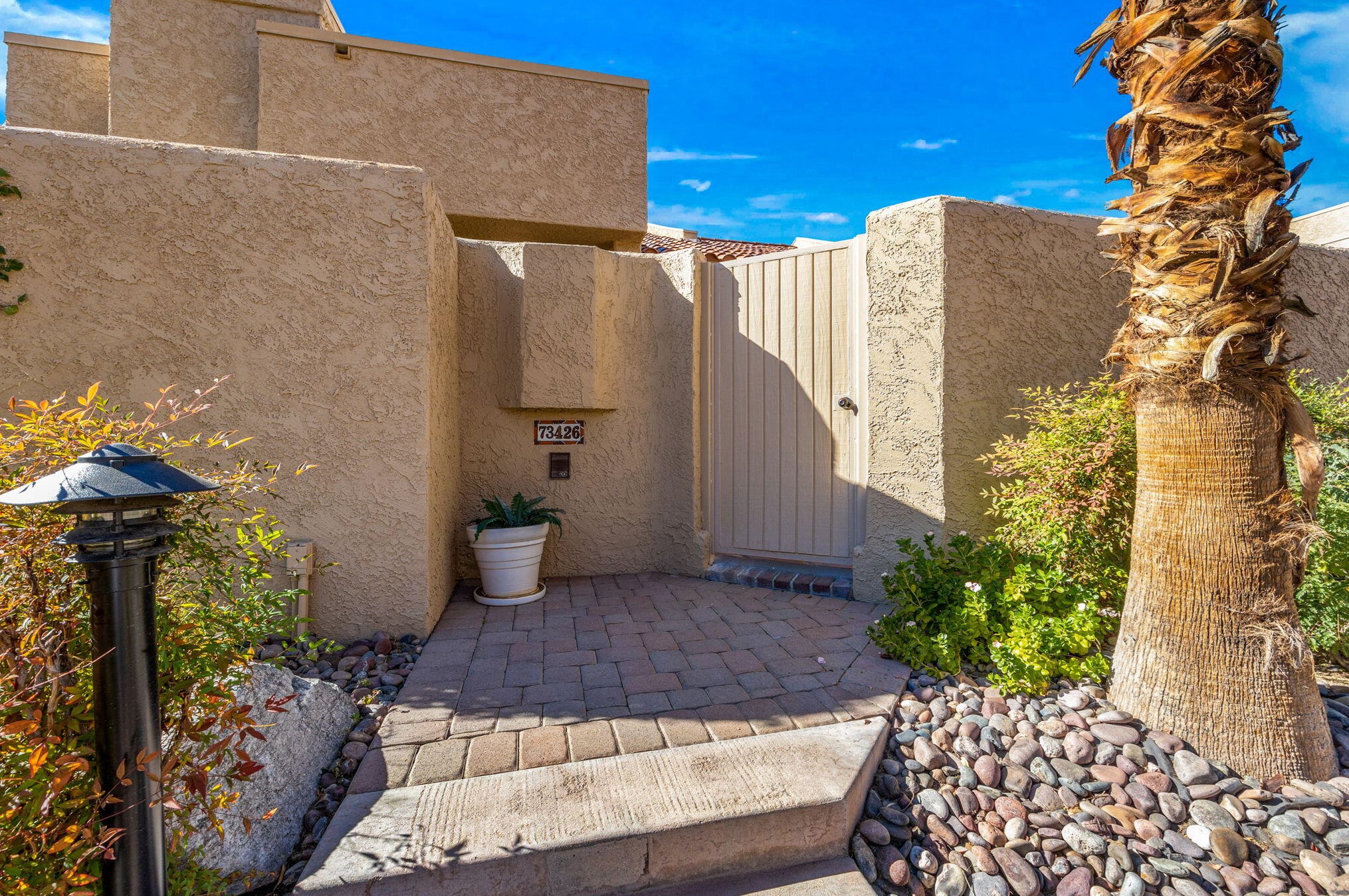 73426 Irontree Dr, Palm Desert, CA 92260-6905