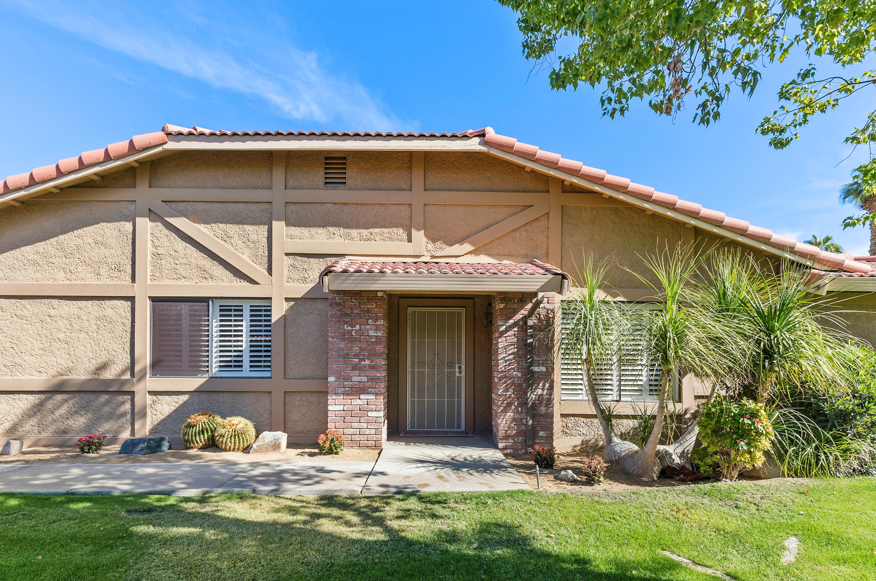 39 Camisa Ln, Palm Desert, CA 92260-0321