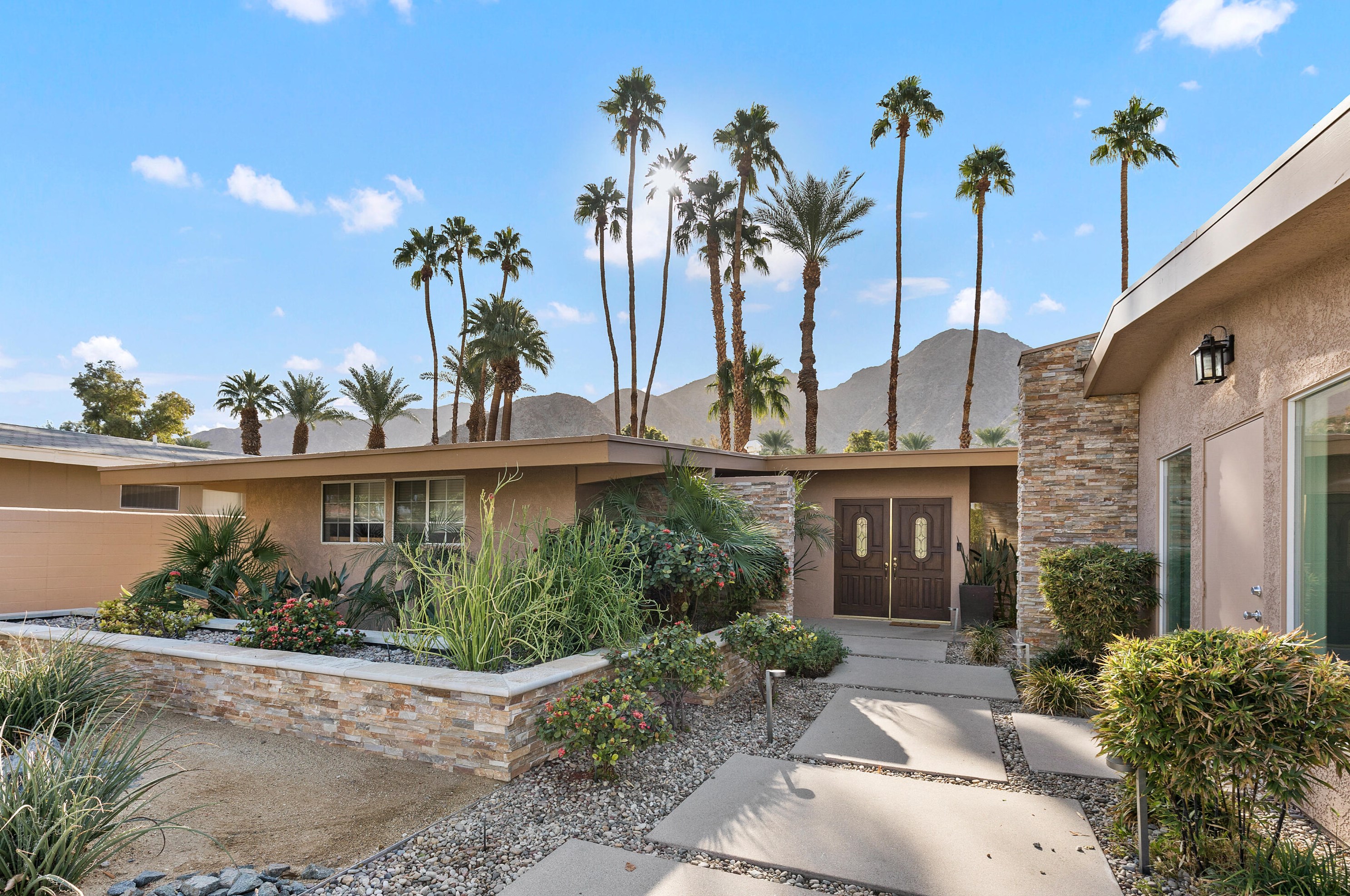 76829 Iroquois Dr, Palm Desert, CA 92210-9020