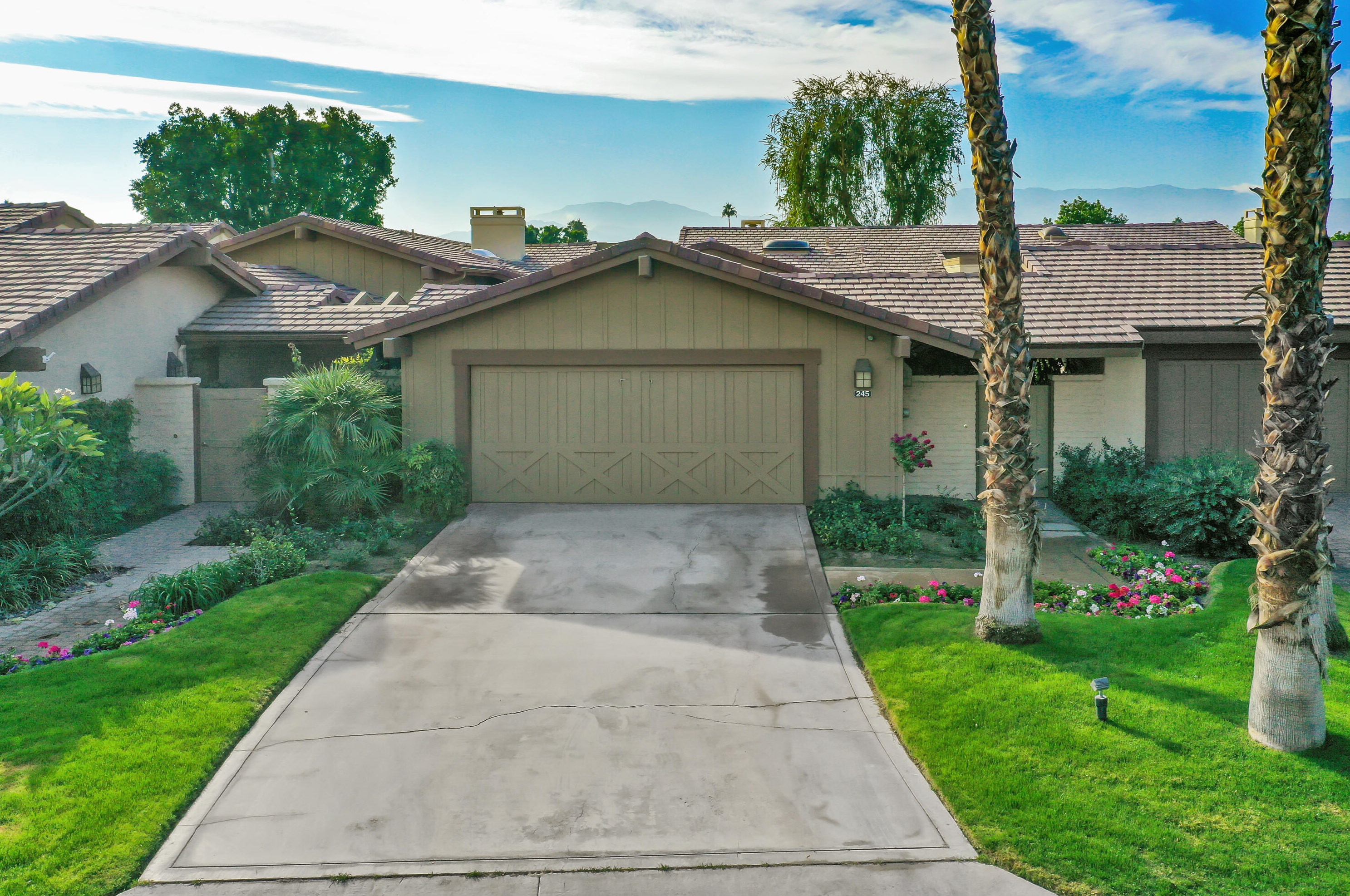 245 Bouquet Canyon Dr, Palm Desert, CA 92211-3202