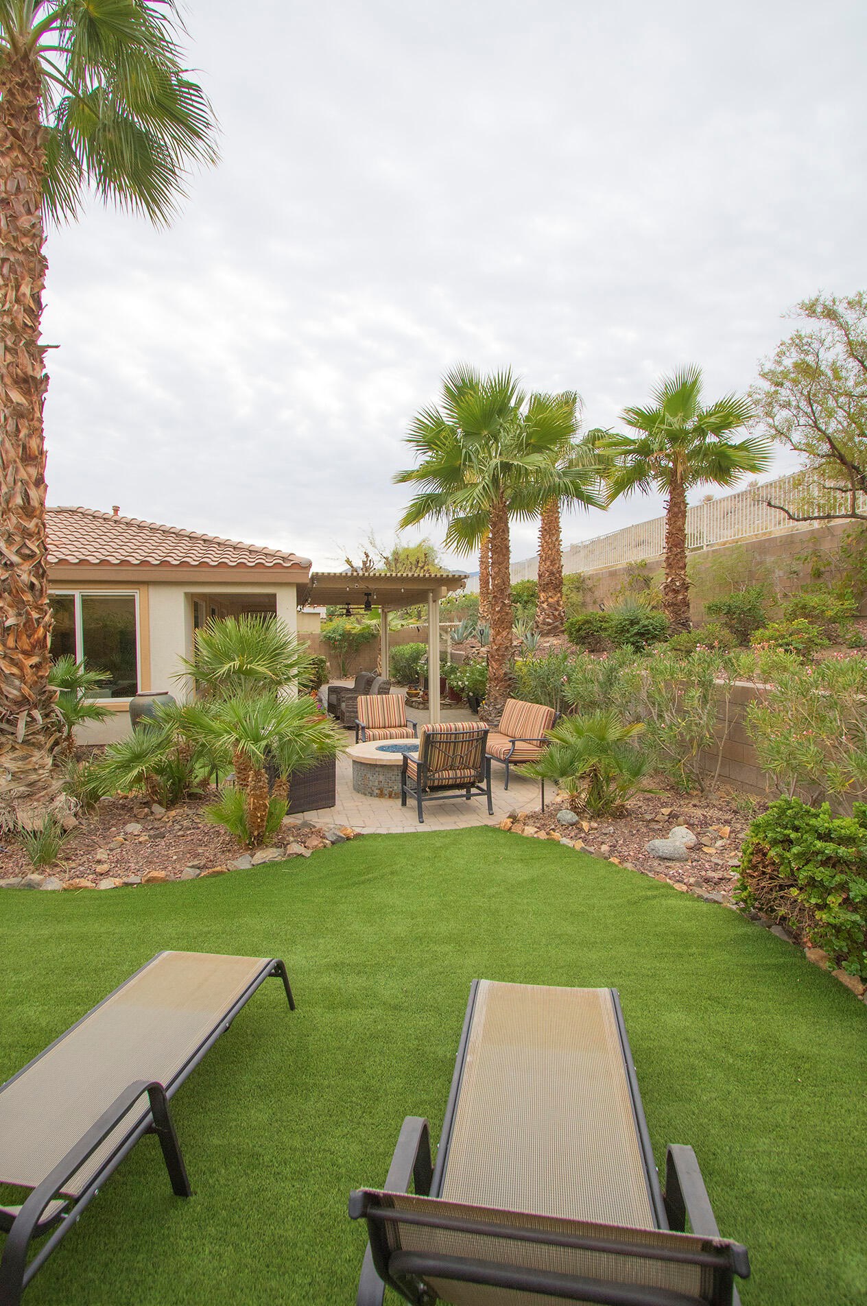 81202 Santa Rosa Ct, La Quinta CA  92253-9338 exterior