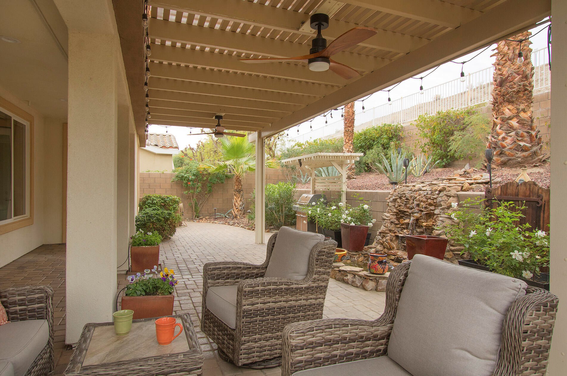 81202 Santa Rosa Ct, La Quinta CA  92253-9338 exterior