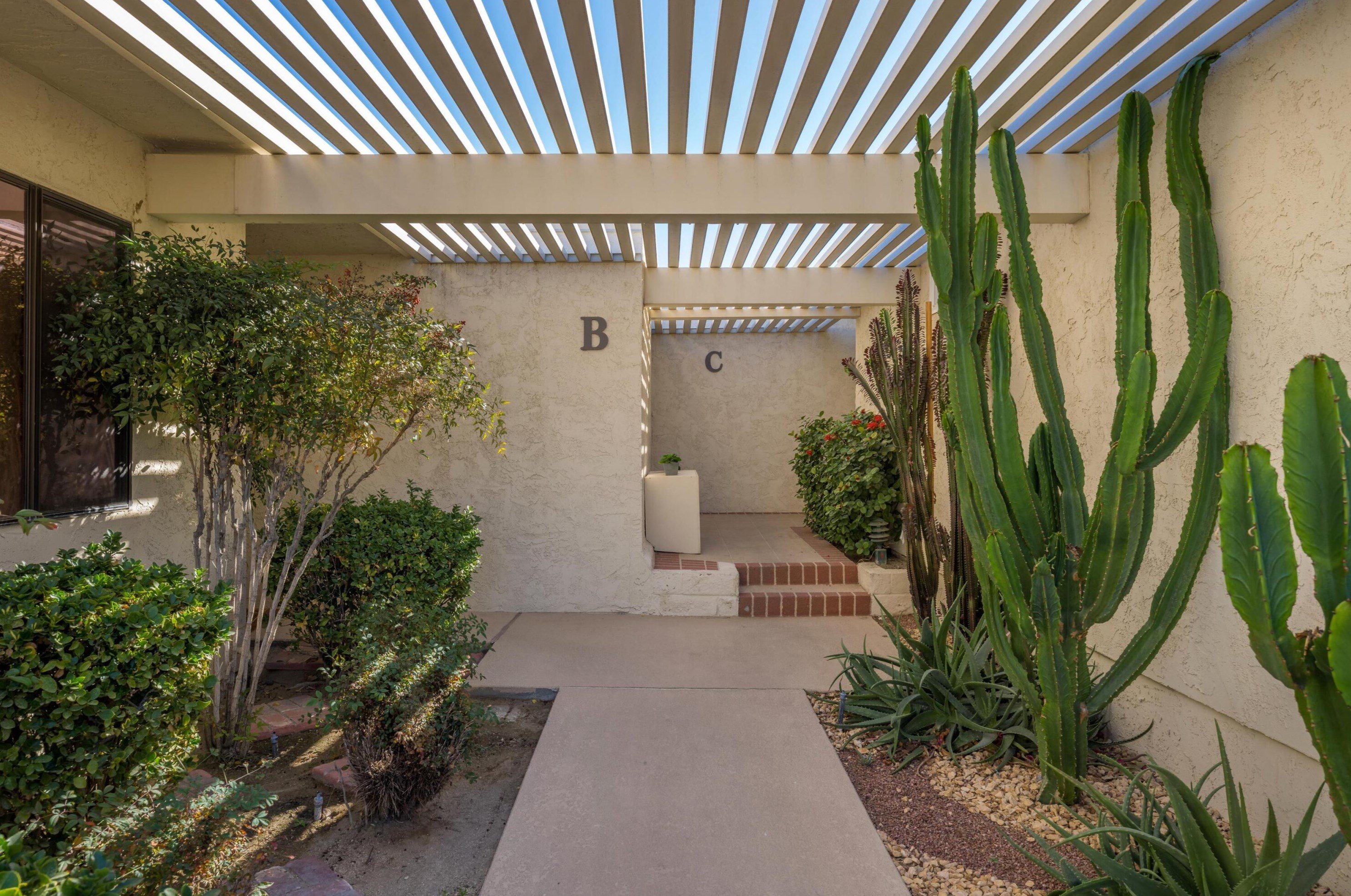 72760 Mesquite Ct, Palm Desert, CA 92260-5359
