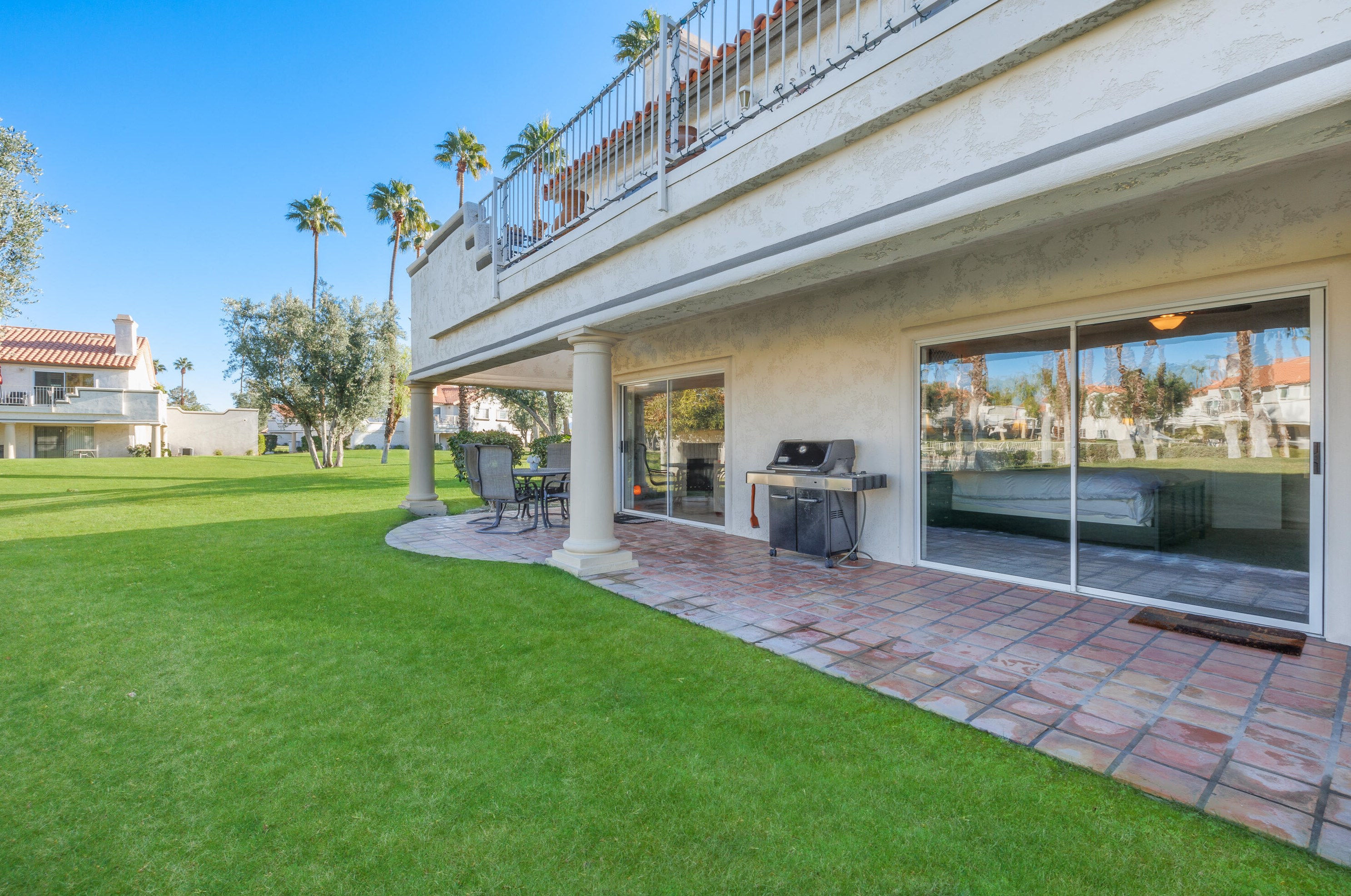 626 Vista Lago Cir, Palm Desert, CA 92211-1702