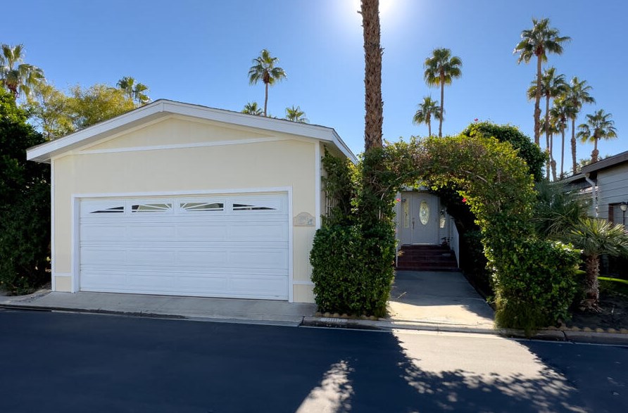 1085 Via Verde, Cathedral City CA  92234-4366 exterior