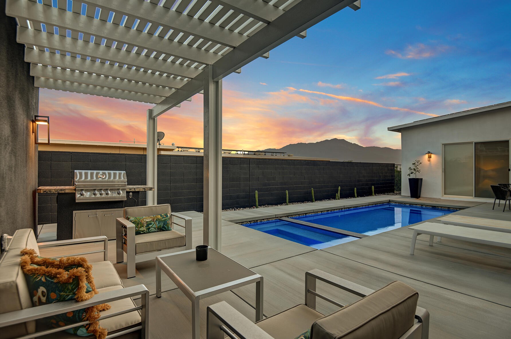 13911 Valley View Ct, Desert Hot Springs CA  92240-6585 exterior