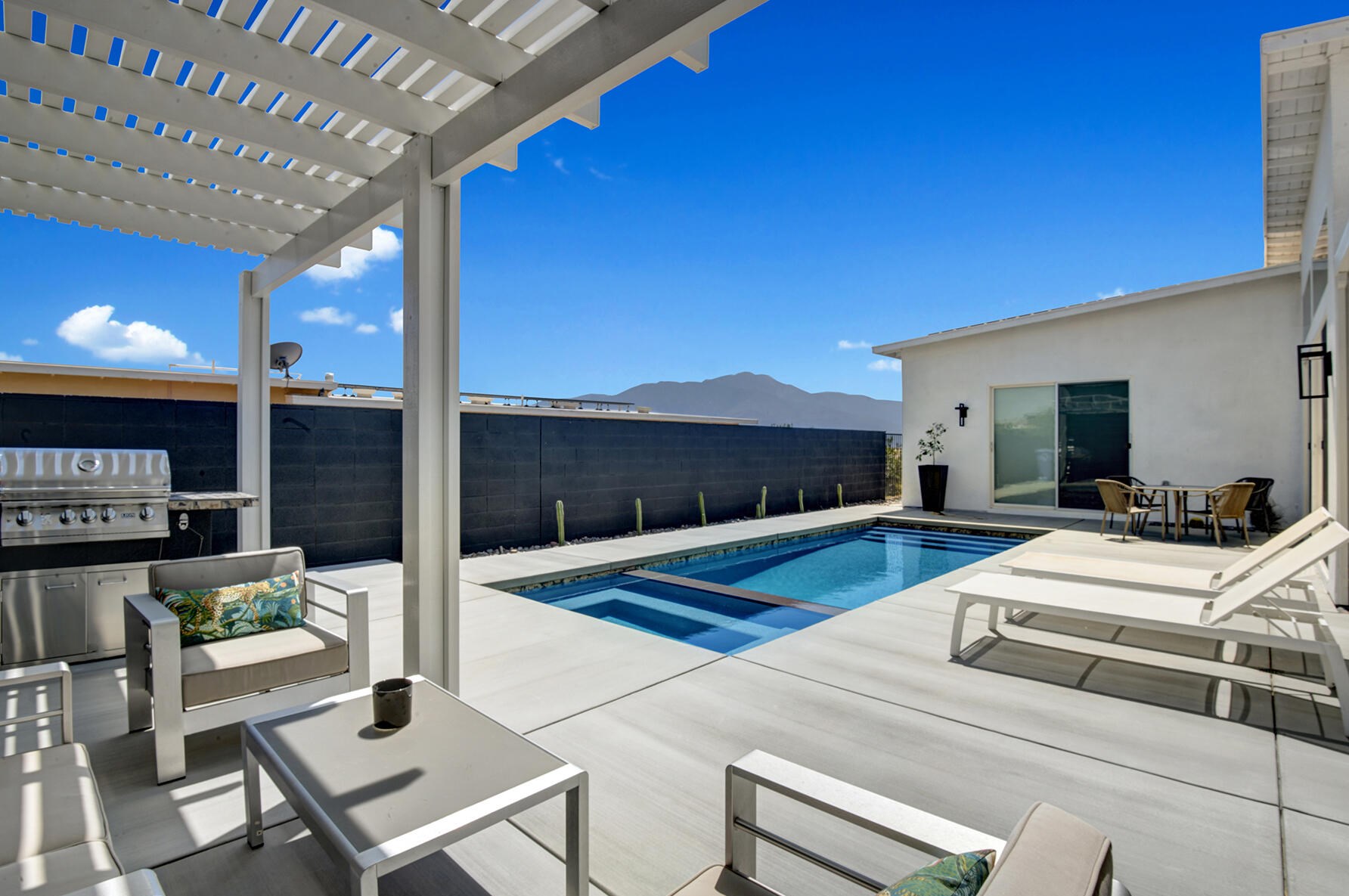 13911 Valley View Ct, Desert Hot Springs CA  92240-6585 exterior