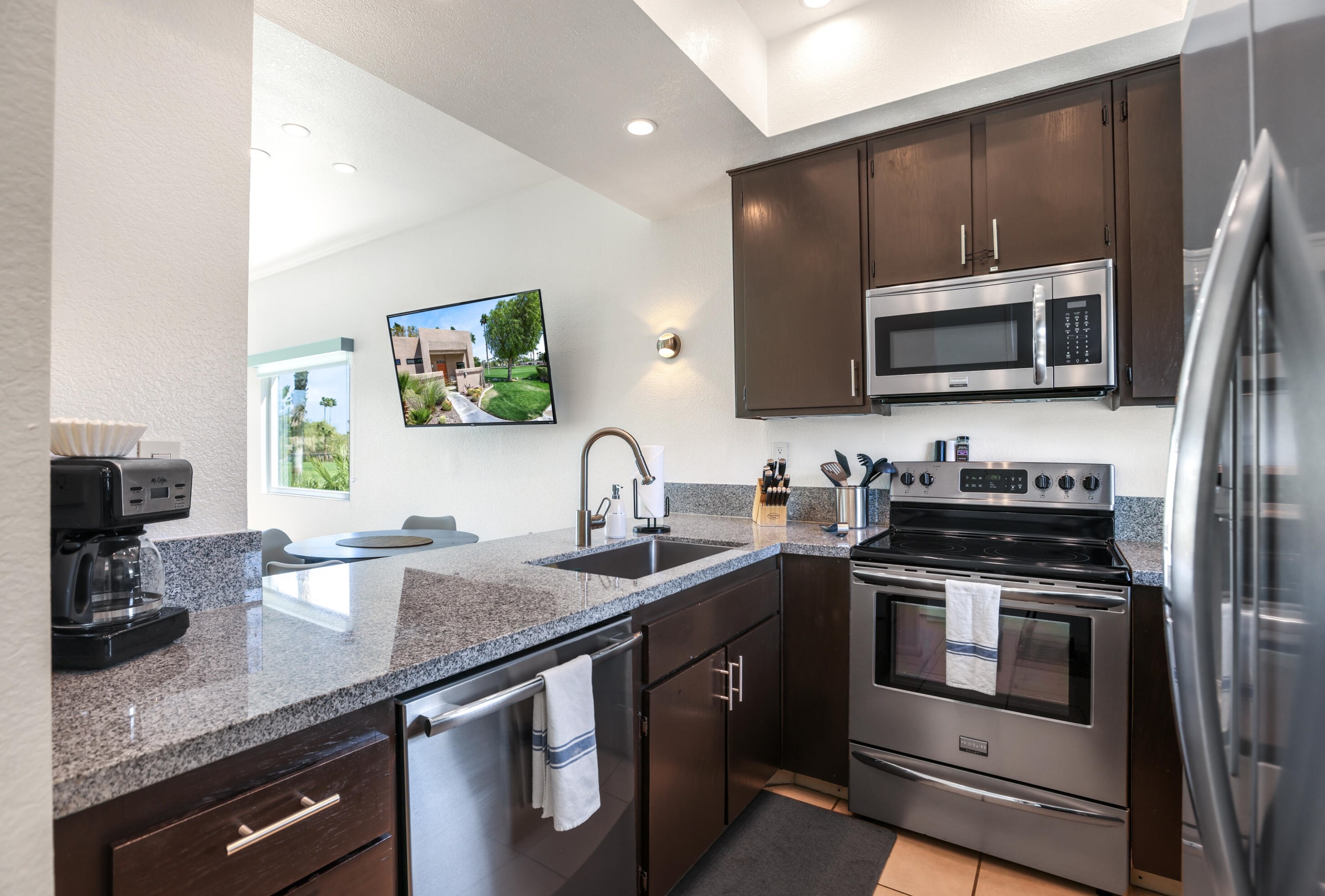 28610 Taos Ct, Cathedral City CA  92234-3574 exterior