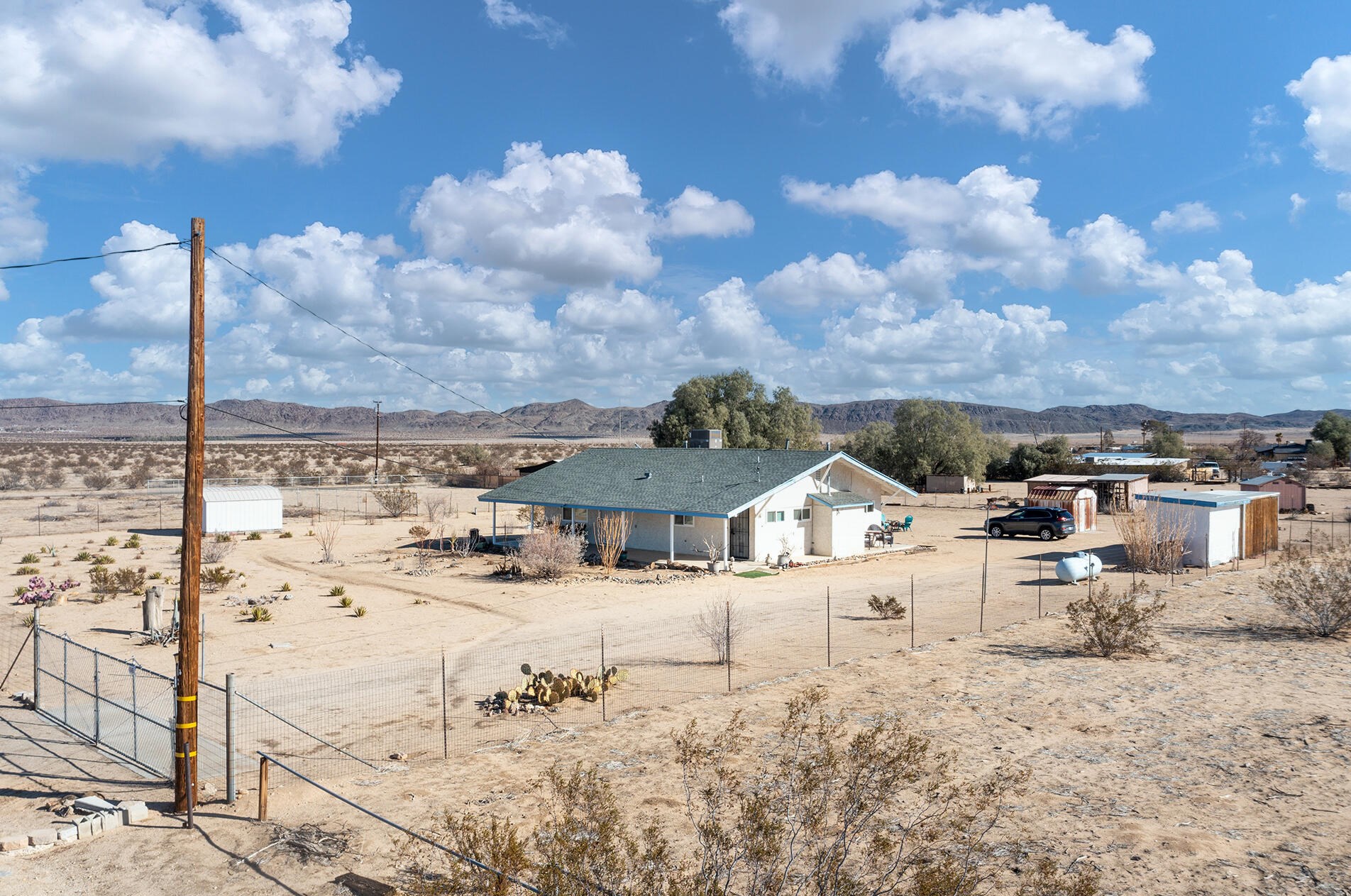 4545 Sunkist Rd, Joshua Tree CA  92252-4471 exterior