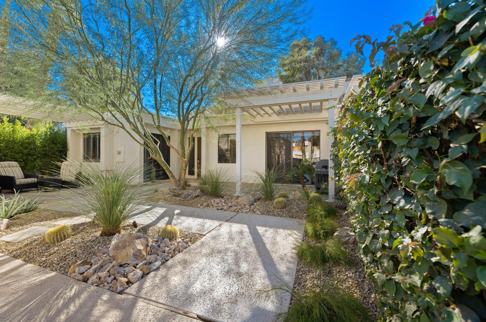 747 Inverness Dr, Rancho Mirage, CA 92270