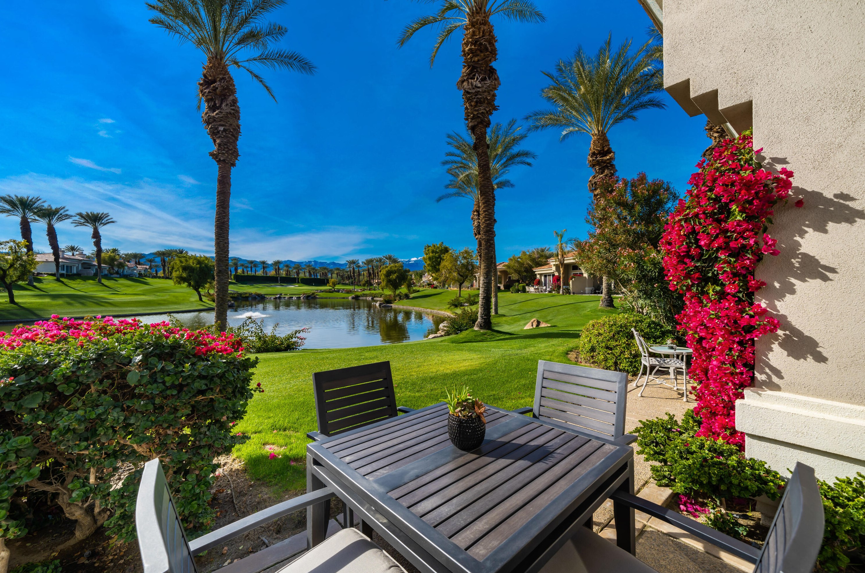 117 Desert Holly Dr, Palm Desert, CA 92211-7408