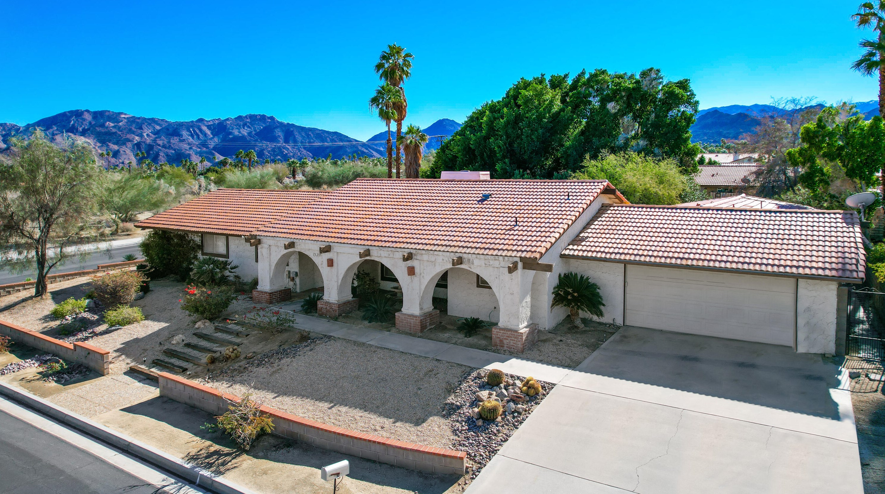 73237 Somera Rd, Palm Desert, CA 92260-6039