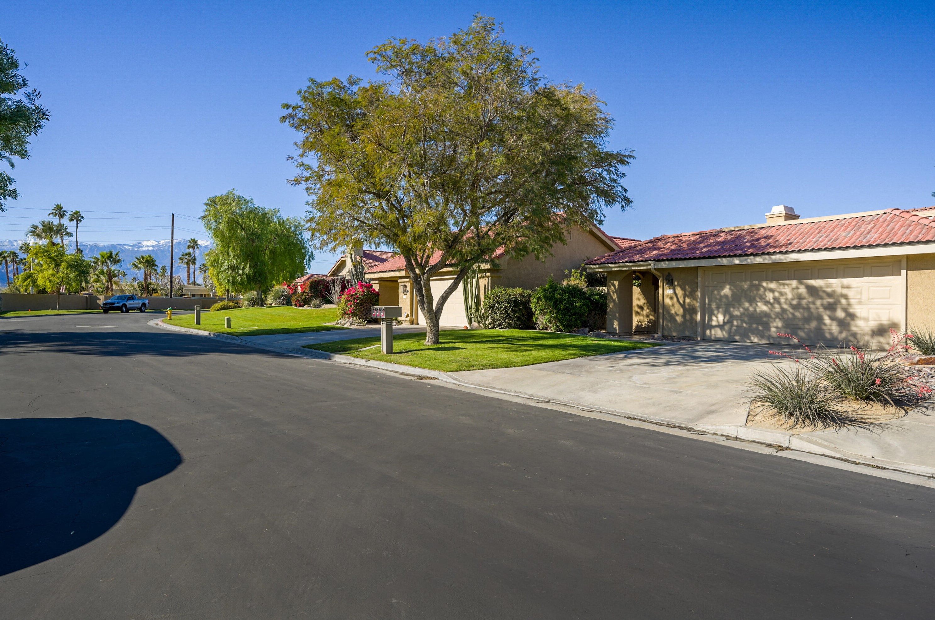 24 Galicia Ct, Palm Desert, CA 92260-1619
