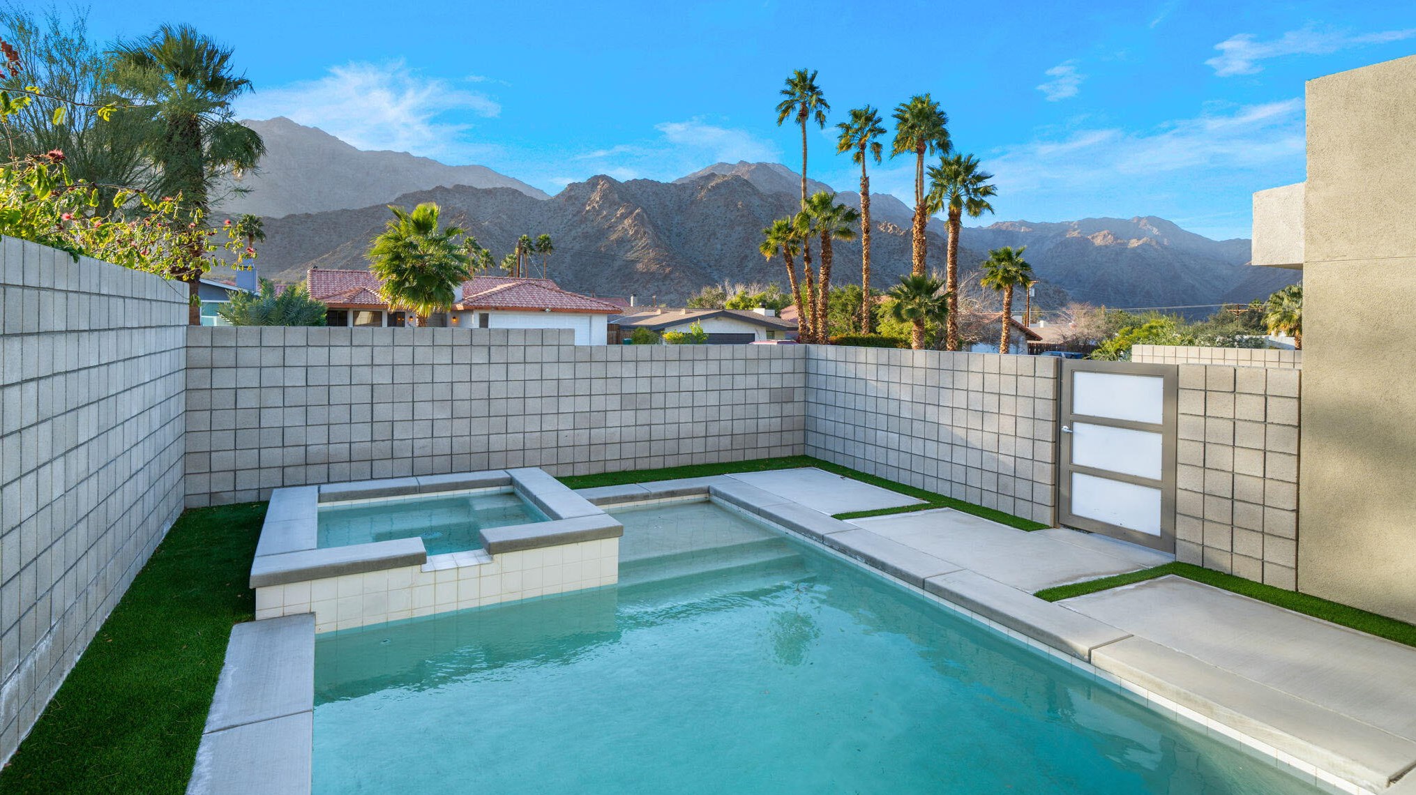 54640 Avenida Juarez, La Quinta CA  92253-3722 exterior