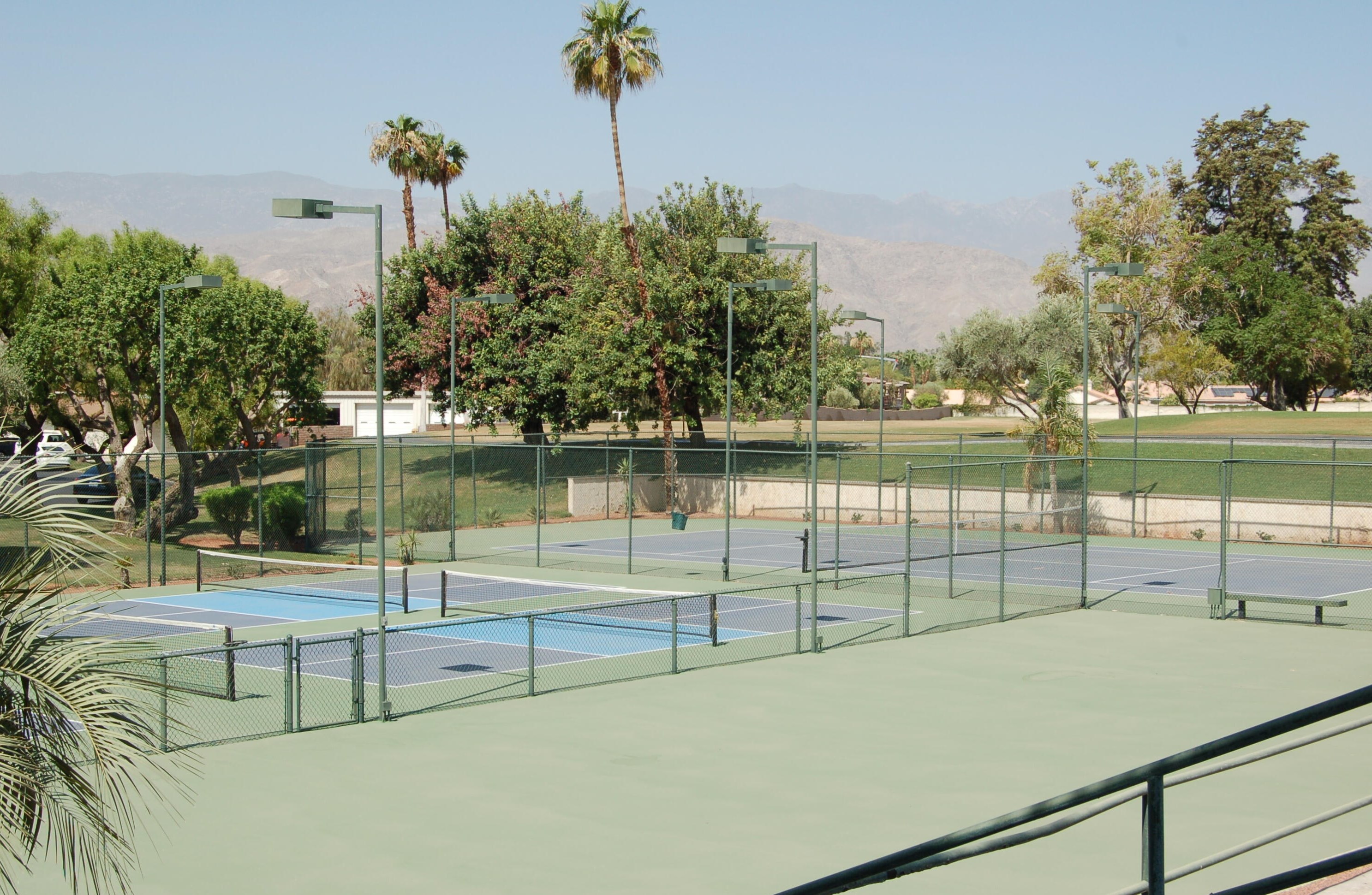 73450 Country Club Dr, Palm Desert CA  92260-8601 exterior