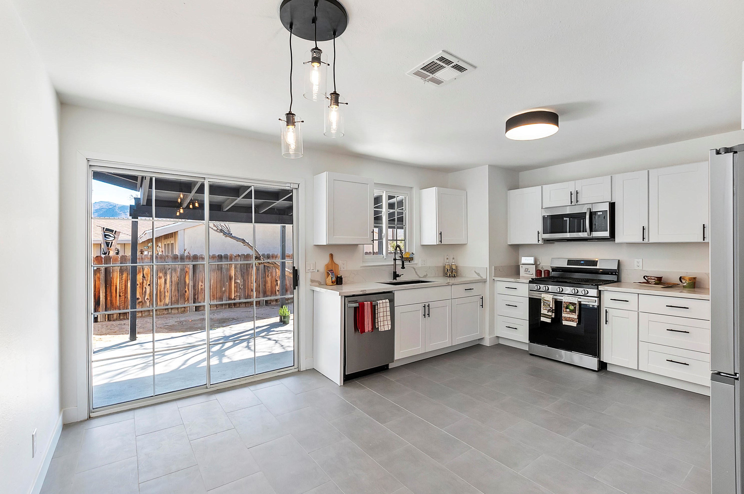 6006 Morongo Rd, Twntynine Plm CA  92277-2054 exterior