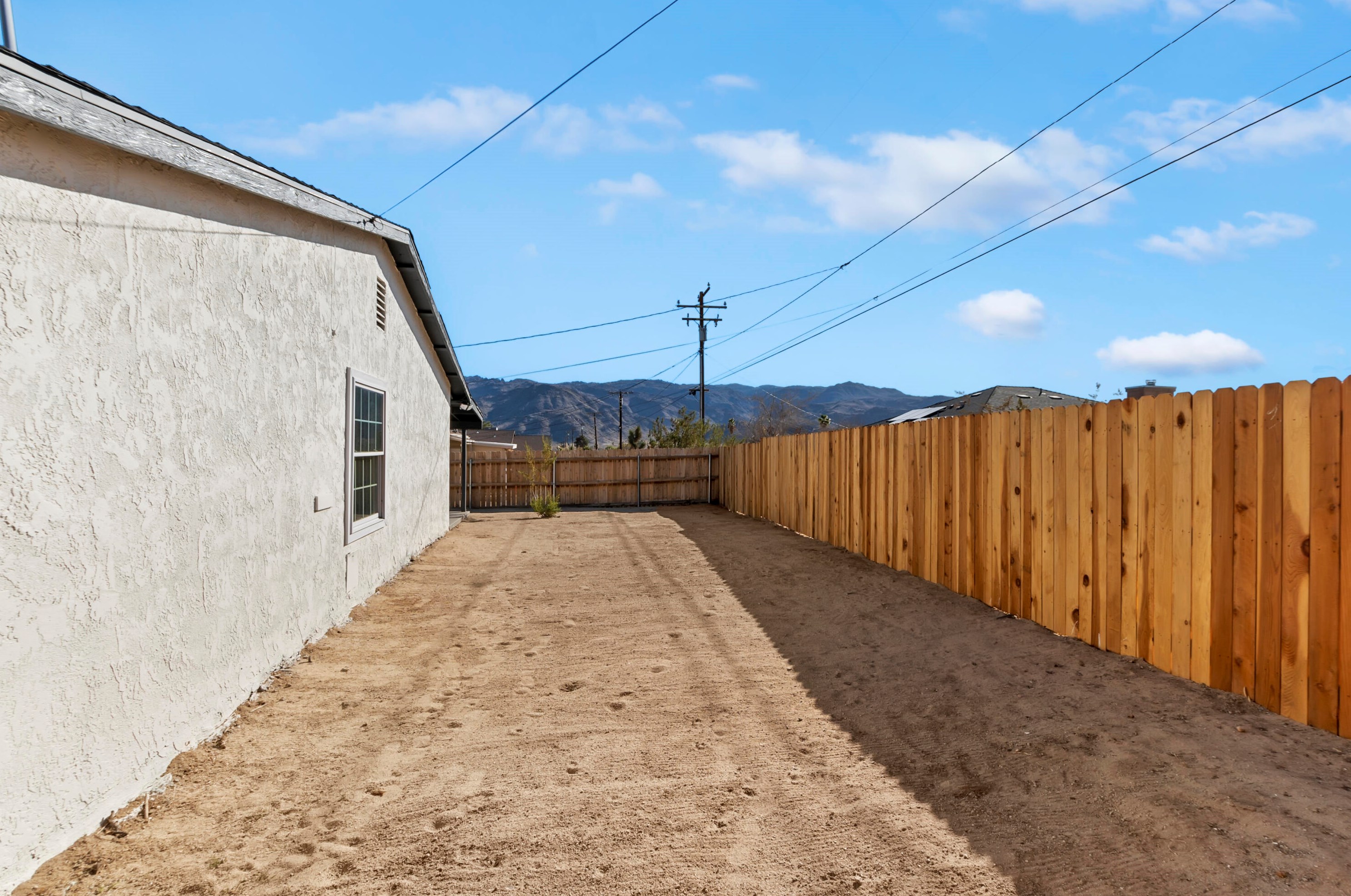 6006 Morongo Rd, Twntynine Plm CA  92277-2054 exterior