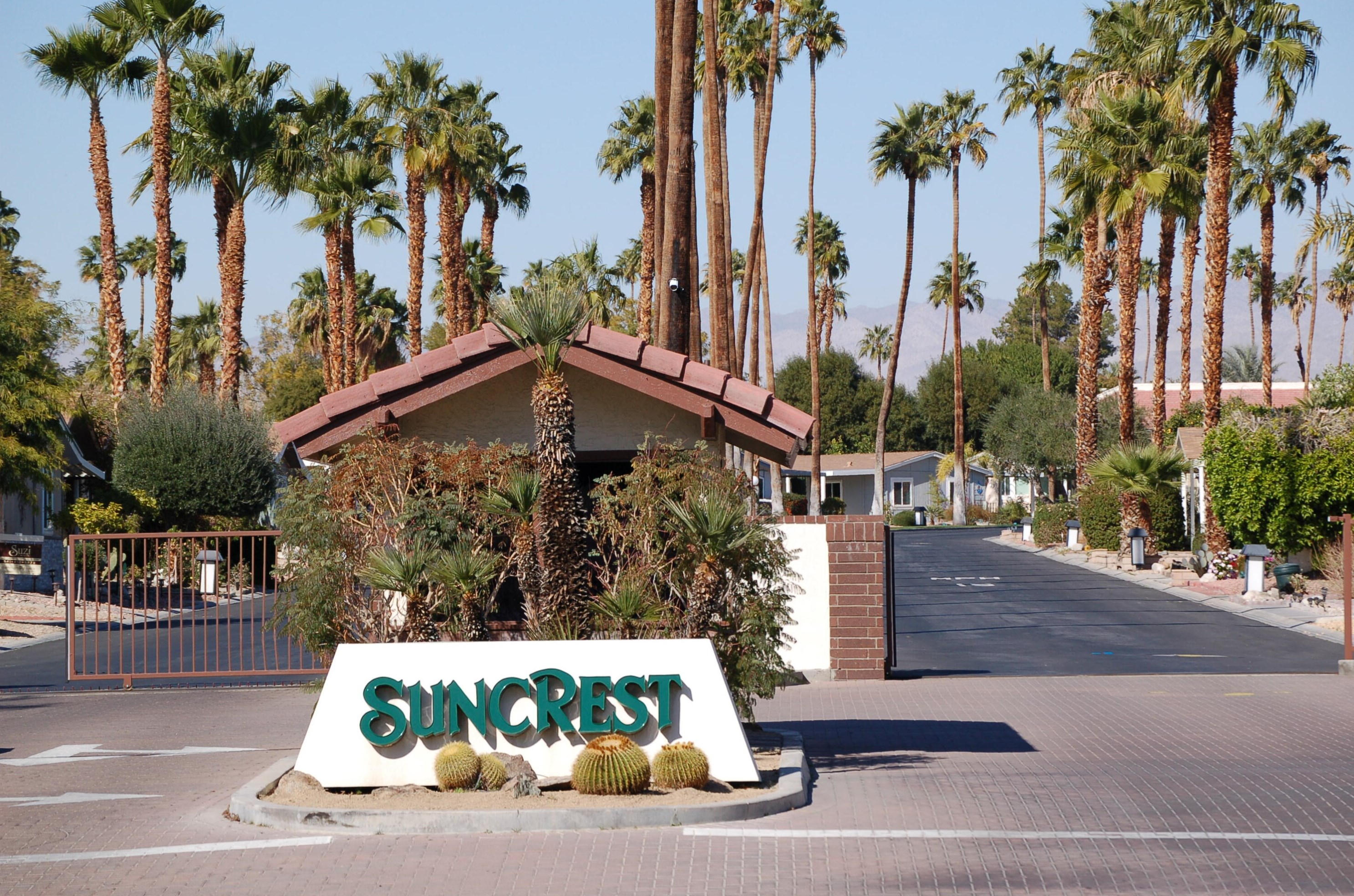 73450 Country Club Dr, Palm Desert CA  92260-8601 exterior